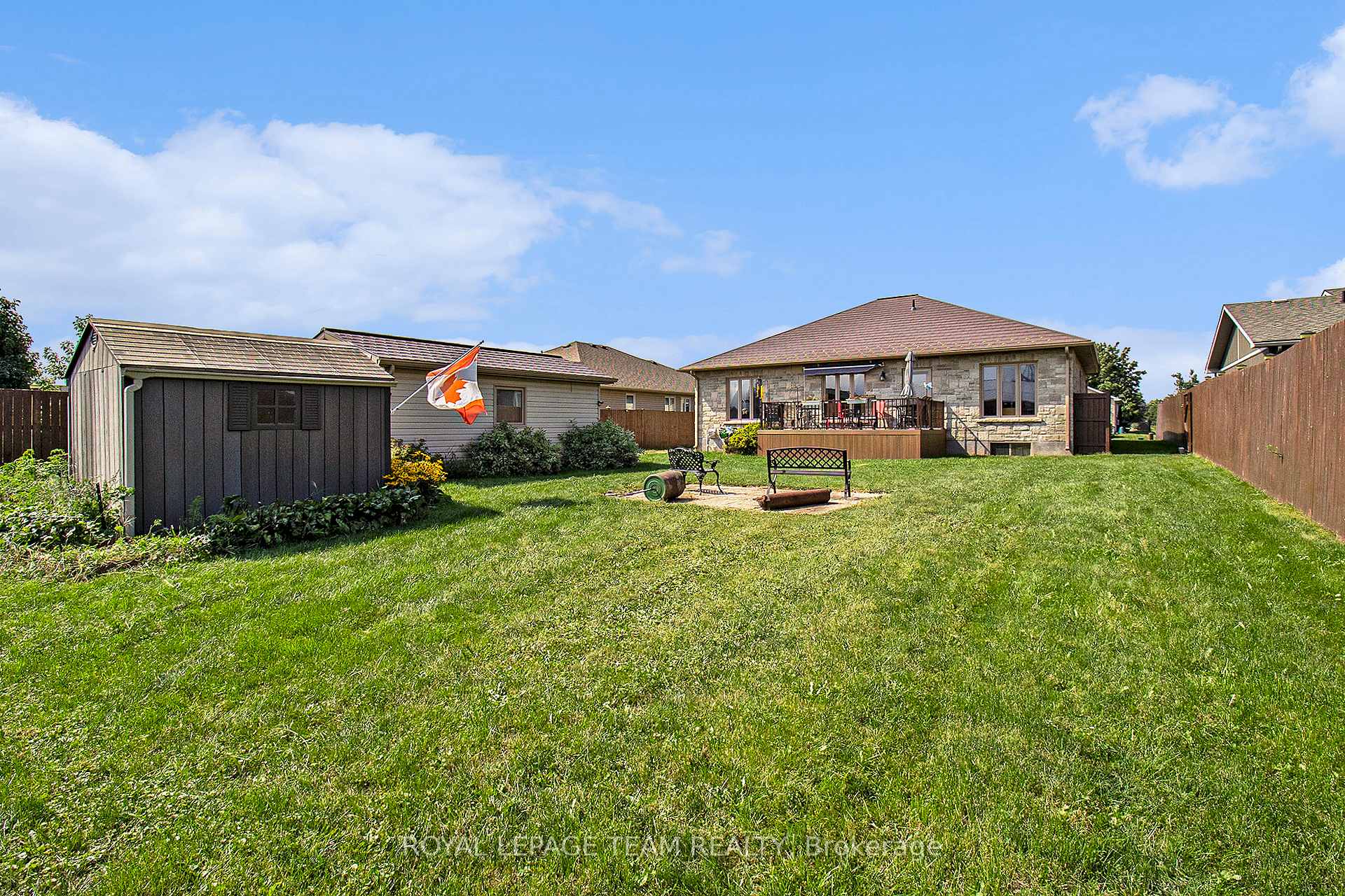 Photo 2 of 15 Wintonia Drive, North Dundas, Winchester — HOMEH