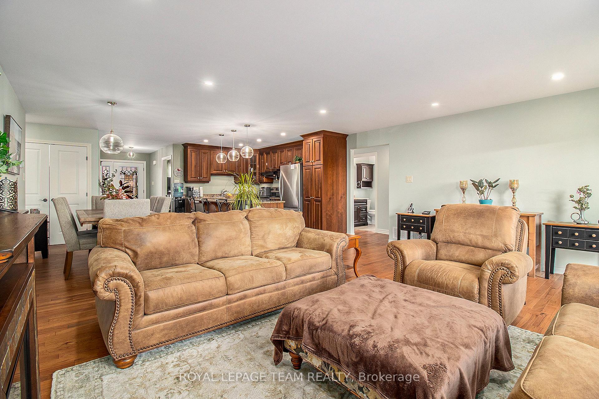 Photo 4 of 15 Wintonia Drive, North Dundas, Winchester — HOMEH