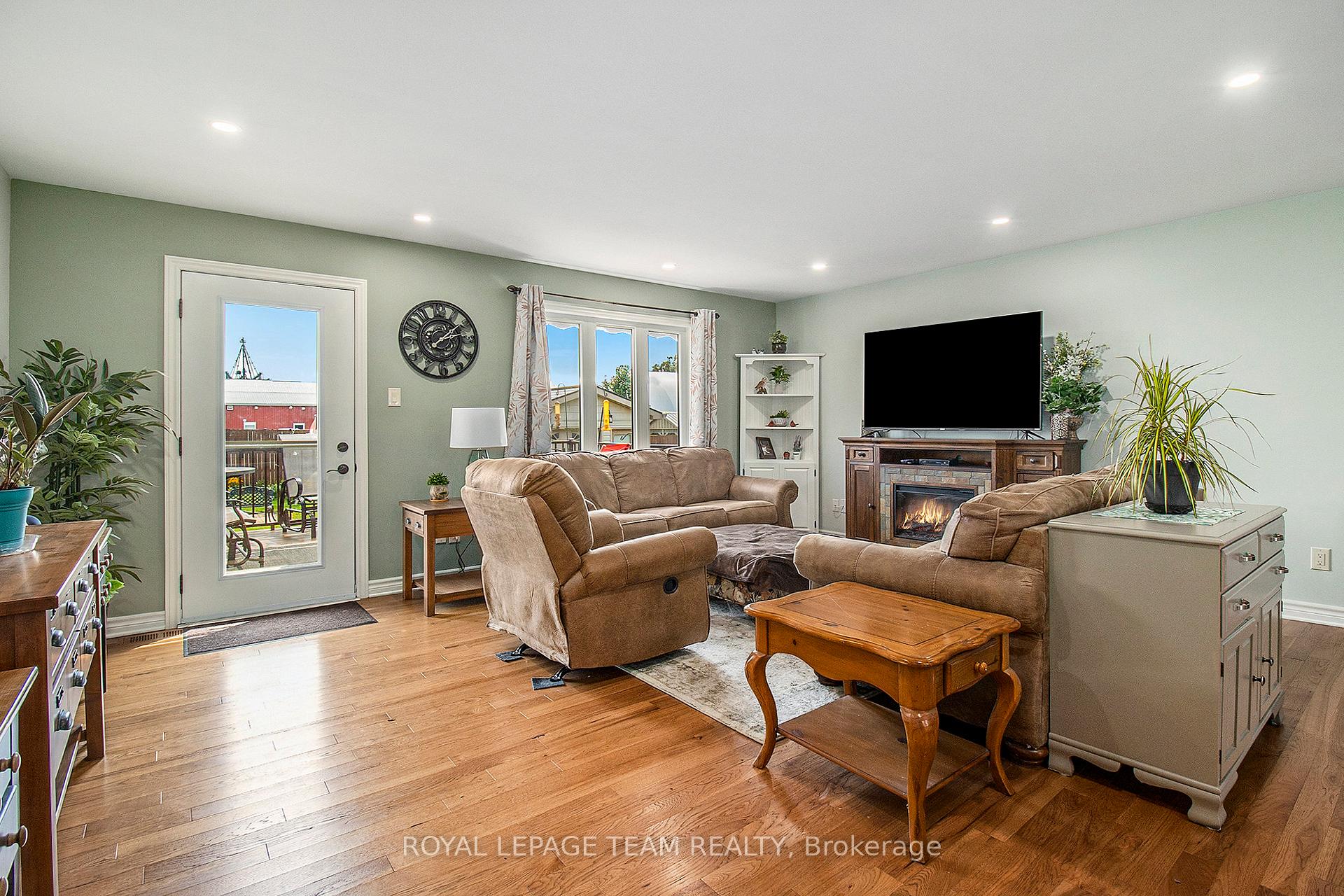 Photo 6 of 15 Wintonia Drive, North Dundas, Winchester — HOMEH