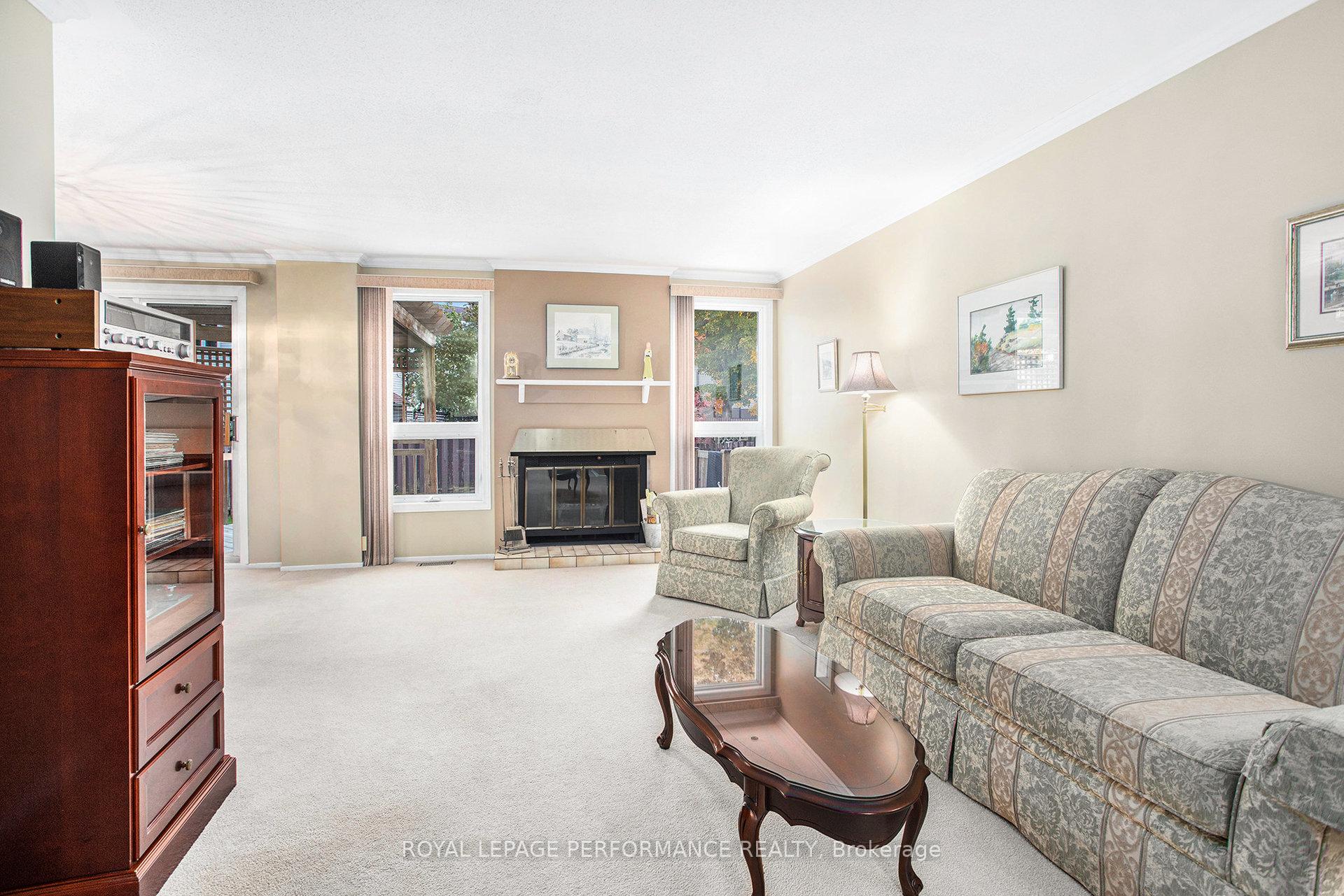 Photo 2 of 6097 Forestglen Crescent, Ottawa, Chapel Hill — HOMEH