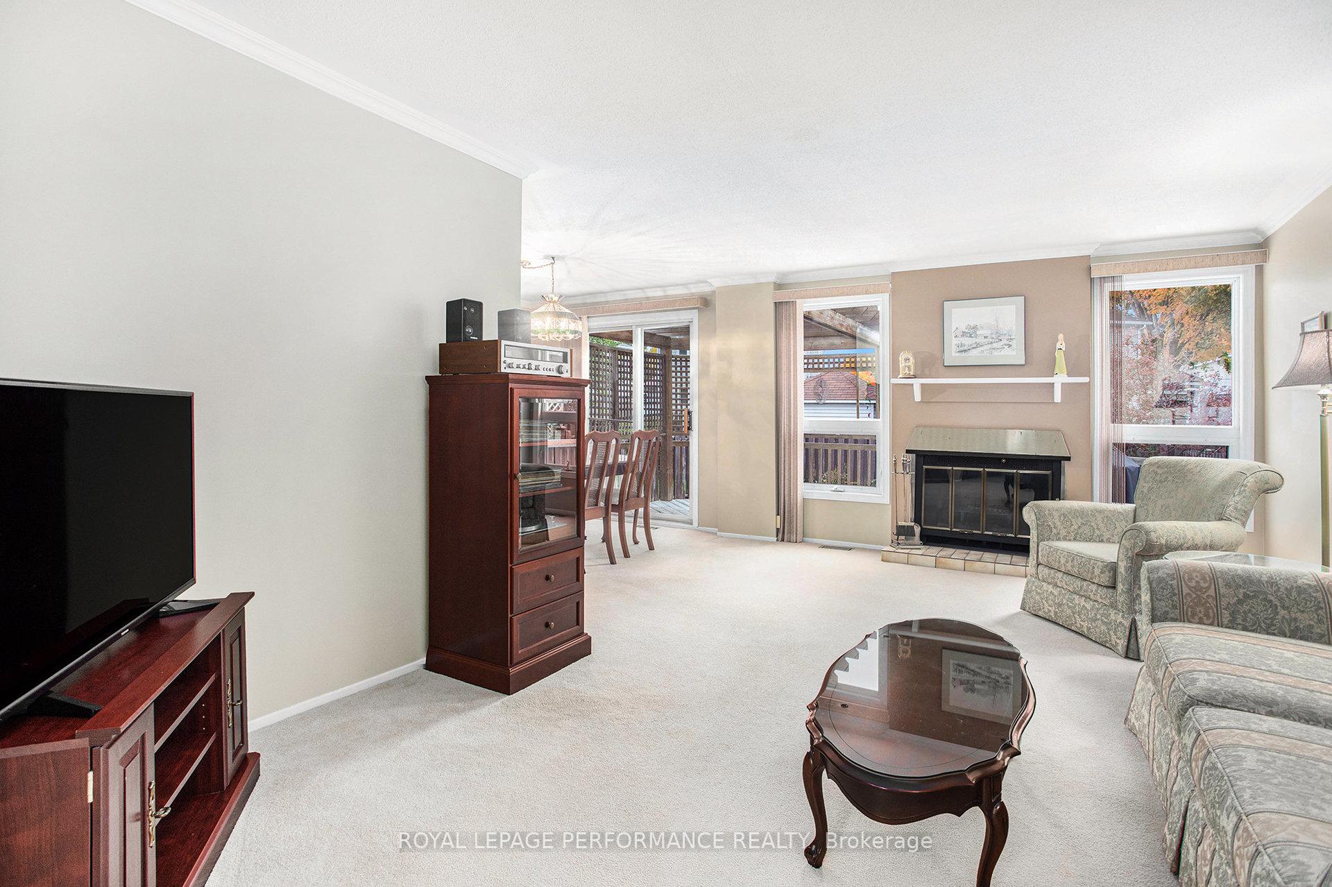 Photo 3 of 6097 Forestglen Crescent, Ottawa, Chapel Hill — HOMEH