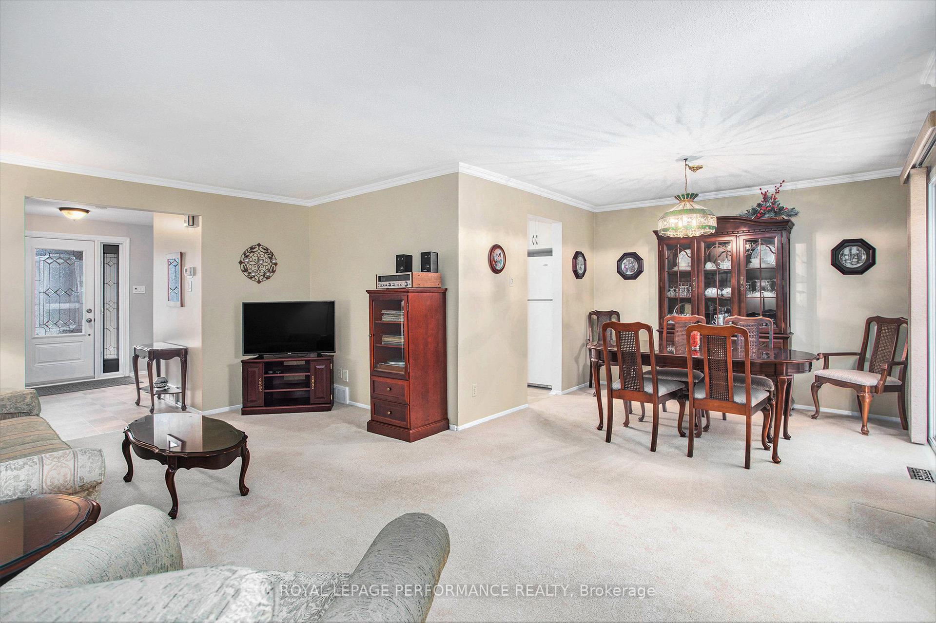 Photo 5 of 6097 Forestglen Crescent, Ottawa, Chapel Hill — HOMEH