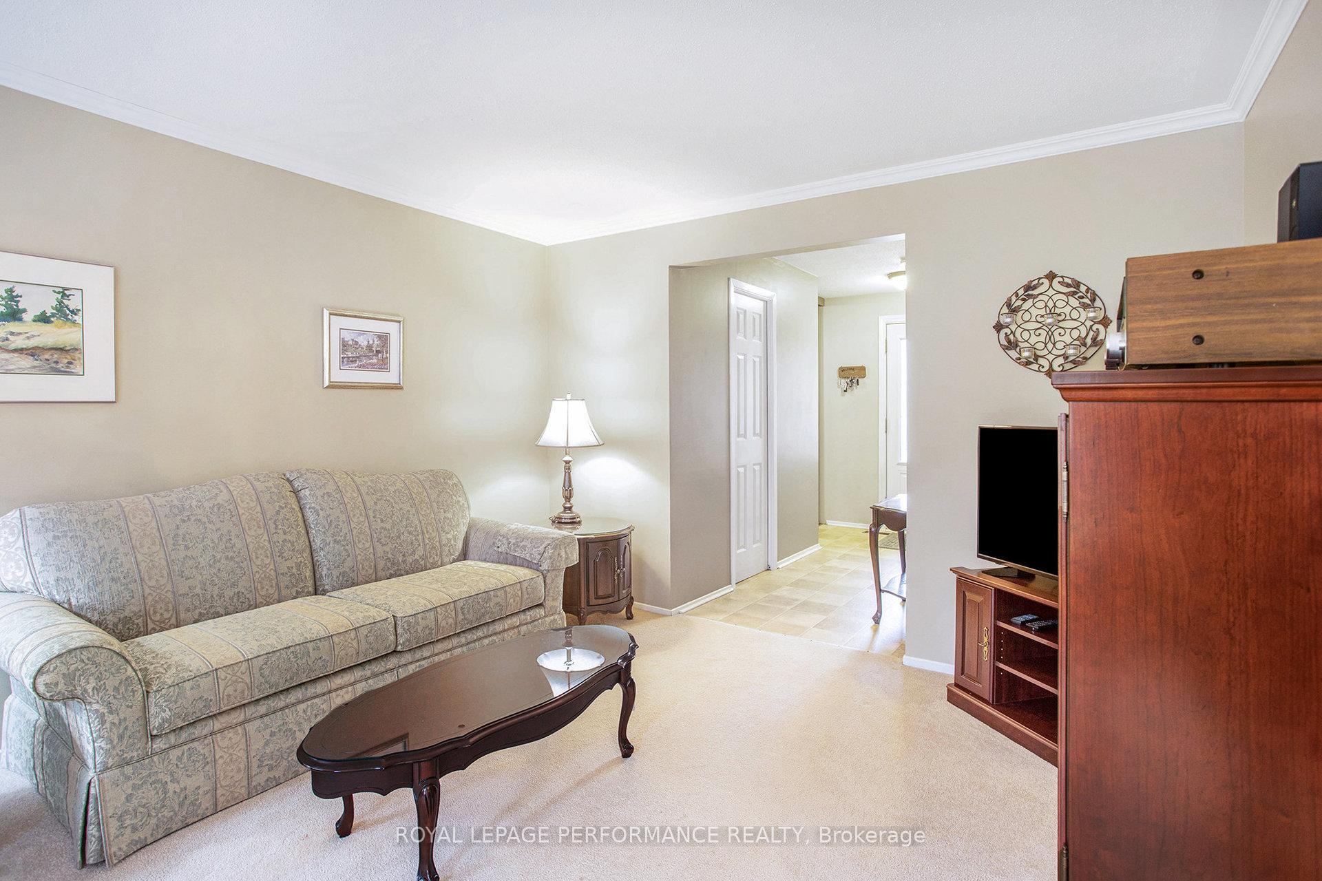 Photo 6 of 6097 Forestglen Crescent, Ottawa, Chapel Hill — HOMEH