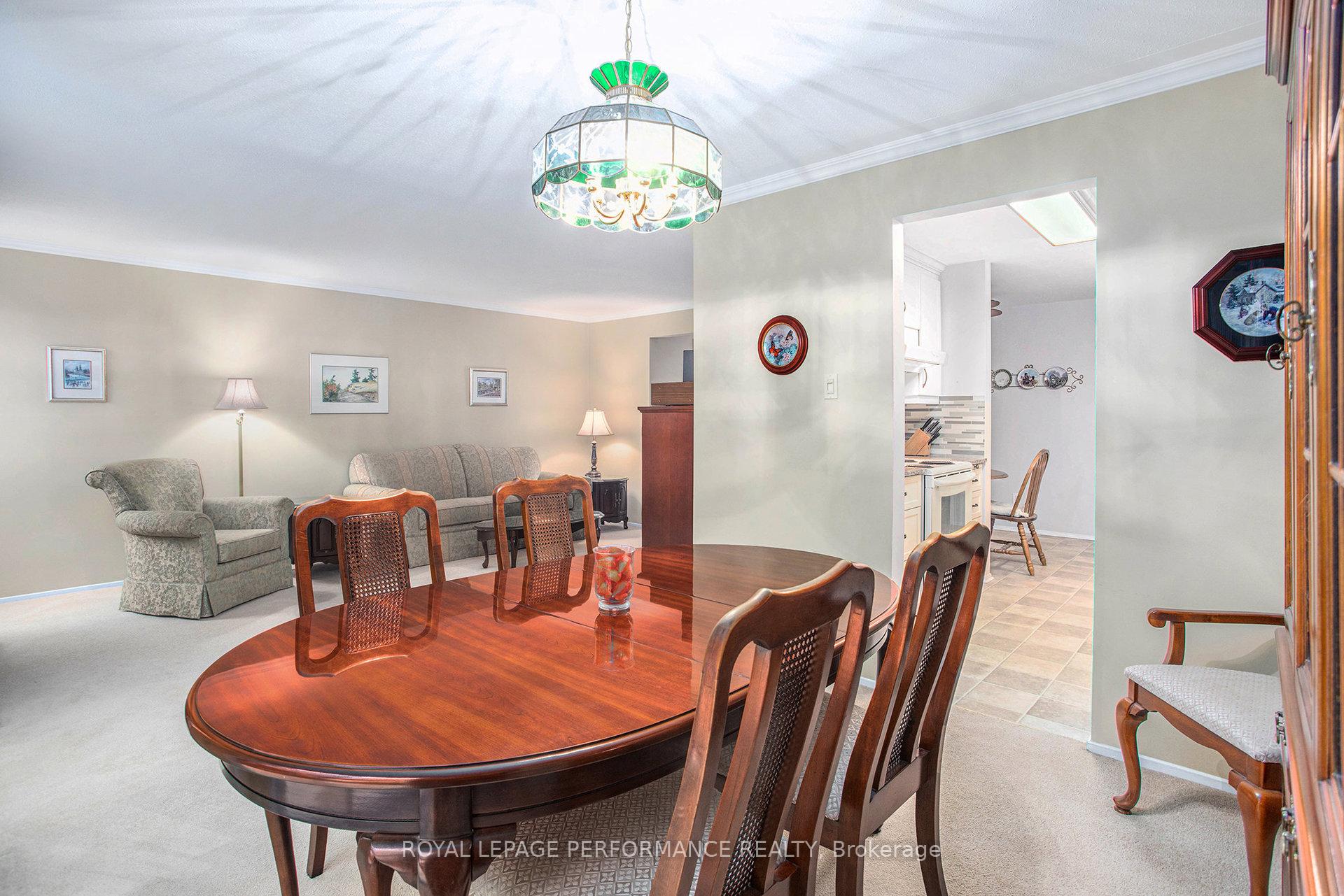 Photo 9 of 6097 Forestglen Crescent, Ottawa, Chapel Hill — HOMEH