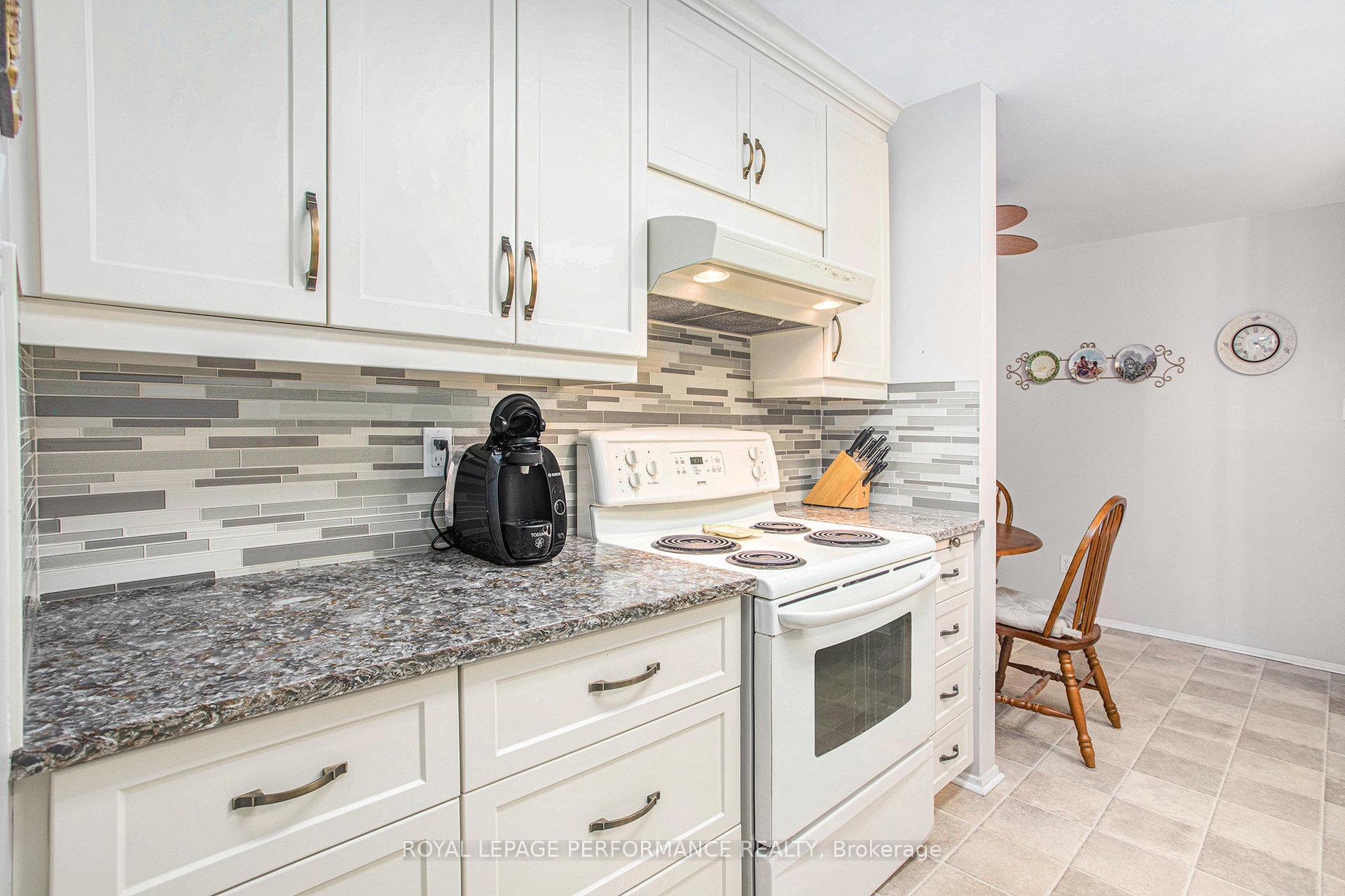 Photo 12 of 6097 Forestglen Crescent, Ottawa, Chapel Hill — HOMEH