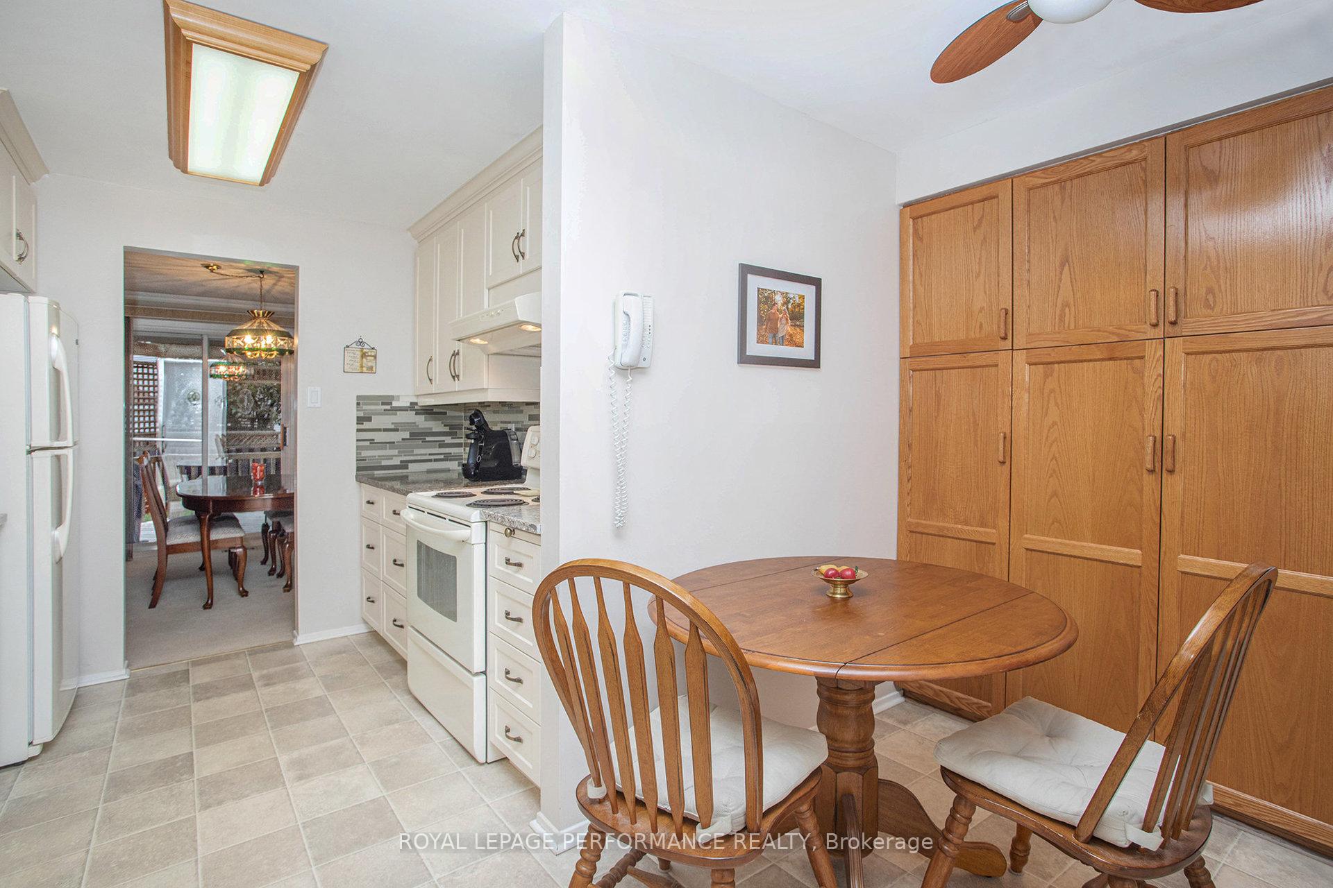 Photo 14 of 6097 Forestglen Crescent, Ottawa, Chapel Hill — HOMEH