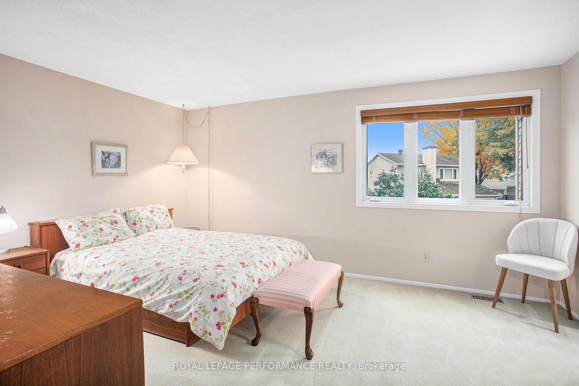Photo 18 of 6097 Forestglen Crescent, Ottawa, Chapel Hill — HOMEH