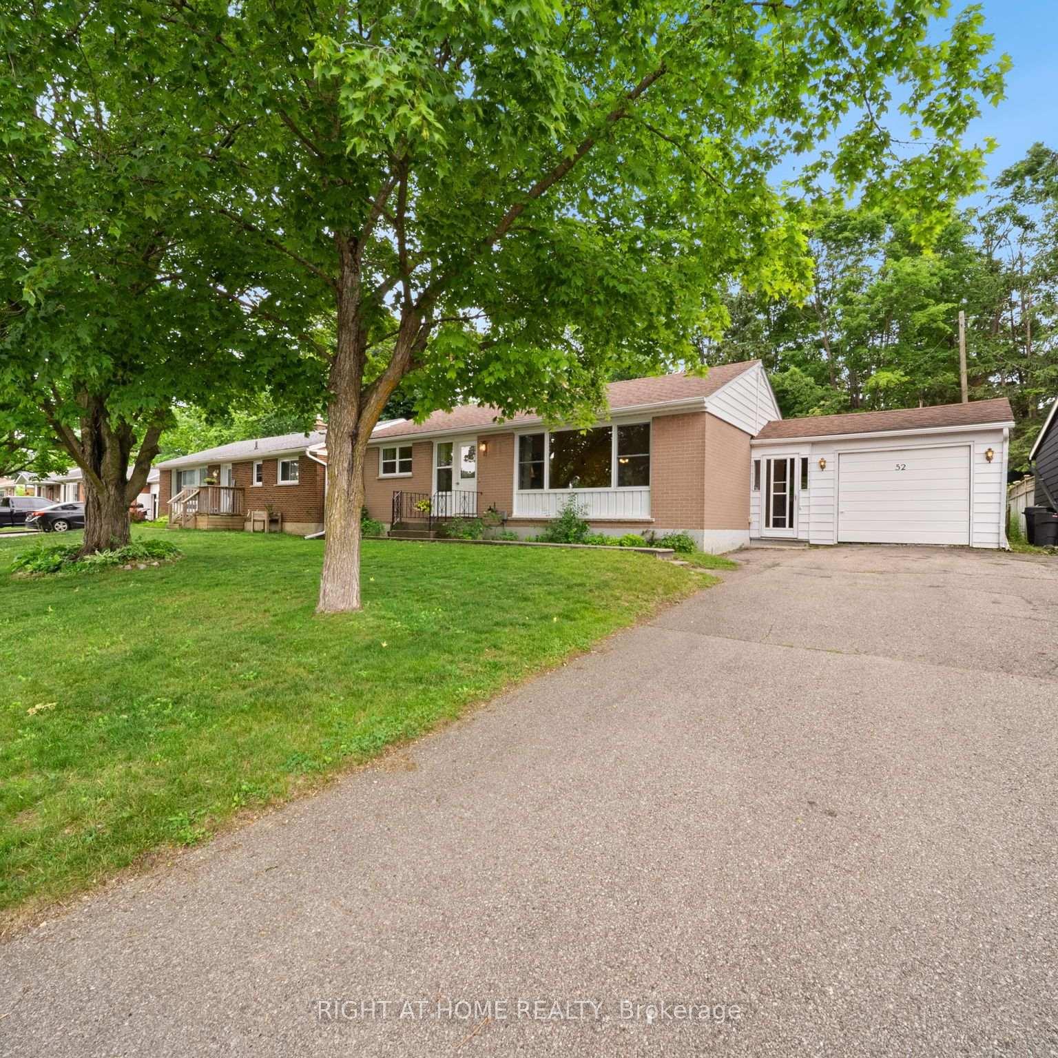 Photo 2 of 52 Elmer Avenue, Orillia — HOMEH