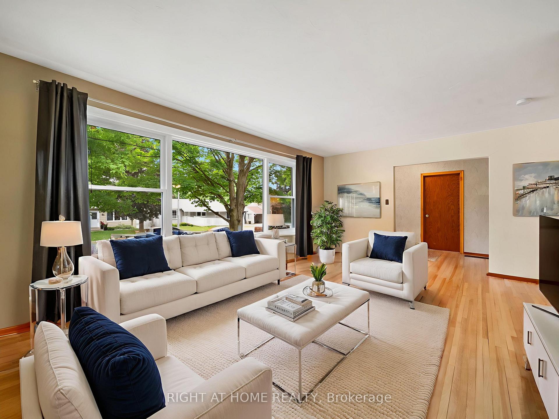 Photo 5 of 52 Elmer Avenue, Orillia — HOMEH