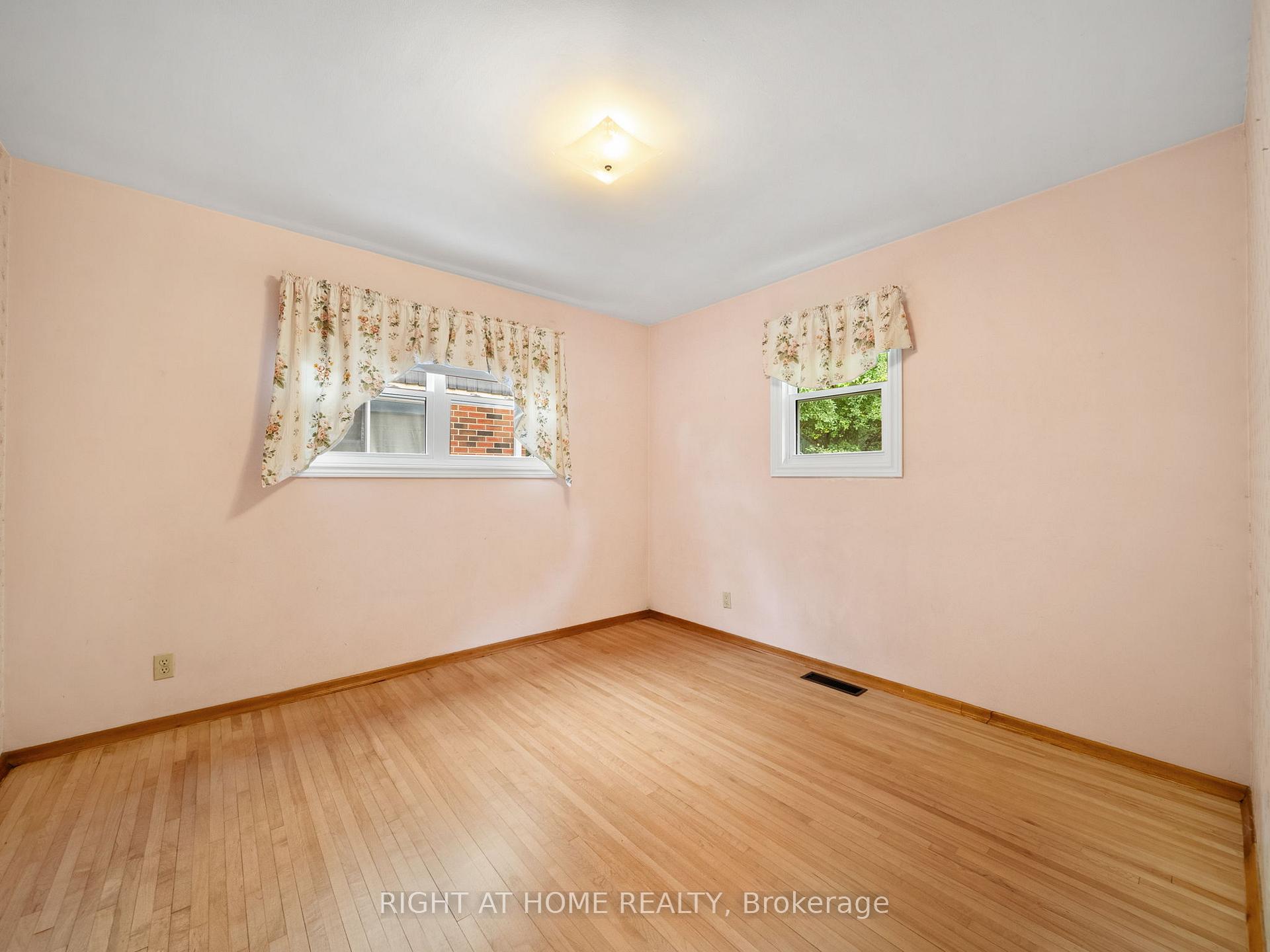 Photo 13 of 52 Elmer Avenue, Orillia — HOMEH