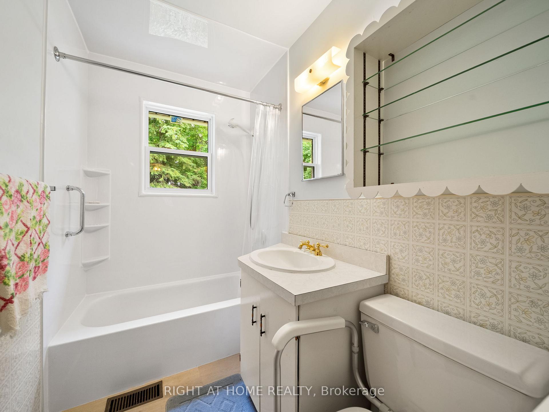 Photo 14 of 52 Elmer Avenue, Orillia — HOMEH