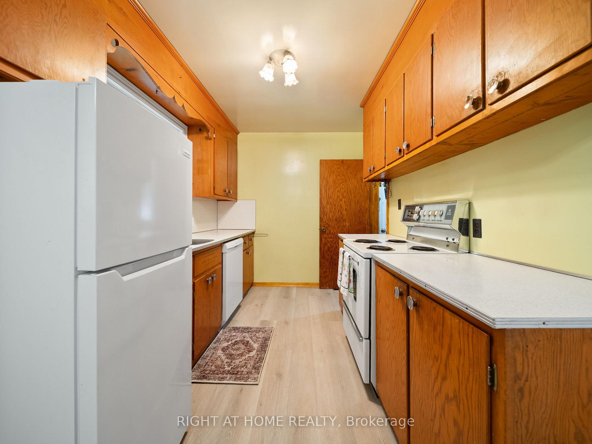 Photo 15 of 52 Elmer Avenue, Orillia — HOMEH