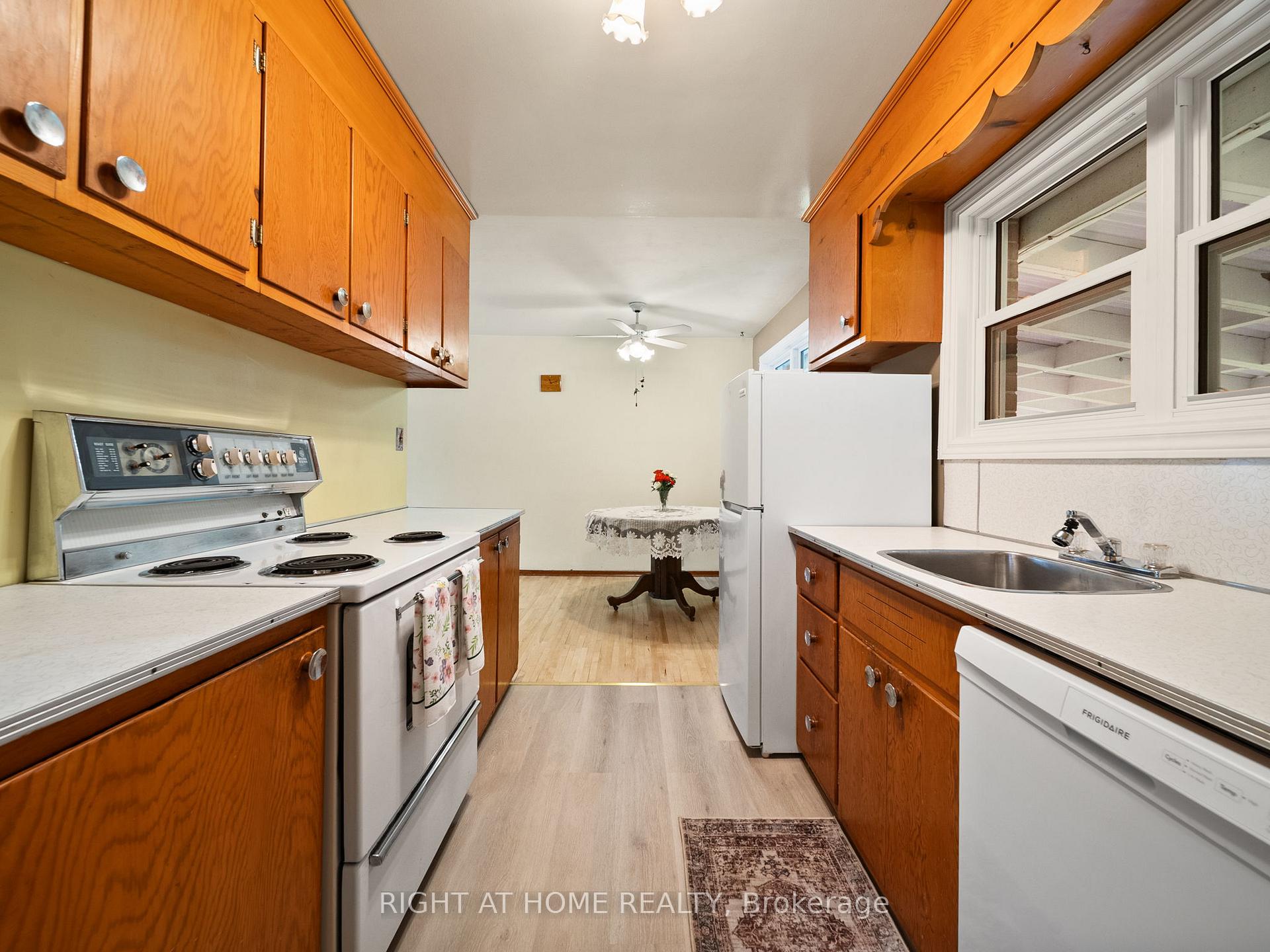 Photo 16 of 52 Elmer Avenue, Orillia — HOMEH
