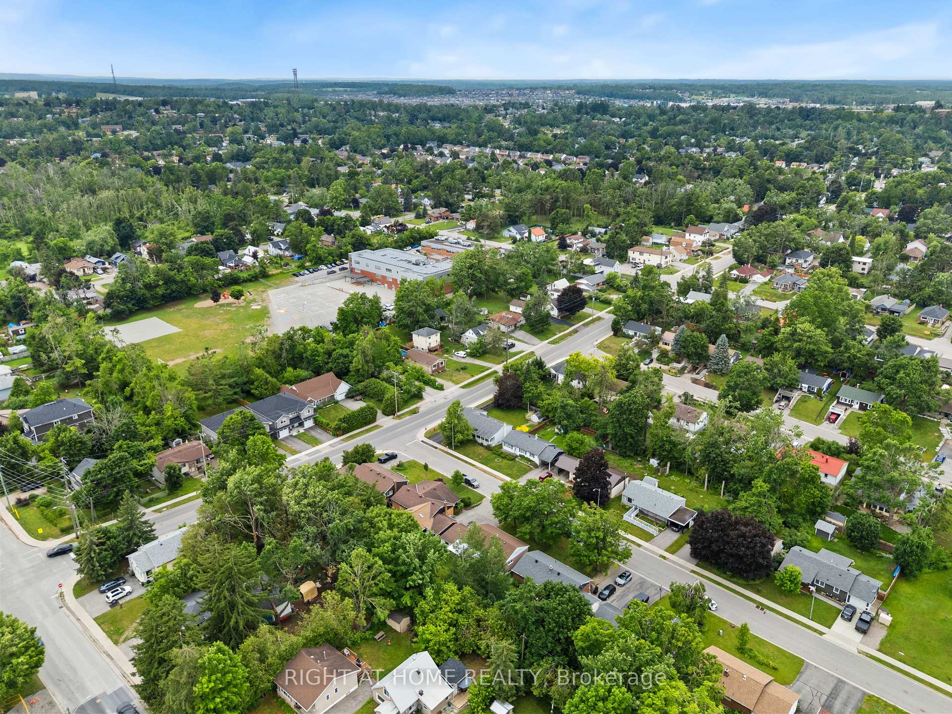 Photo 27 of 52 Elmer Avenue, Orillia — HOMEH