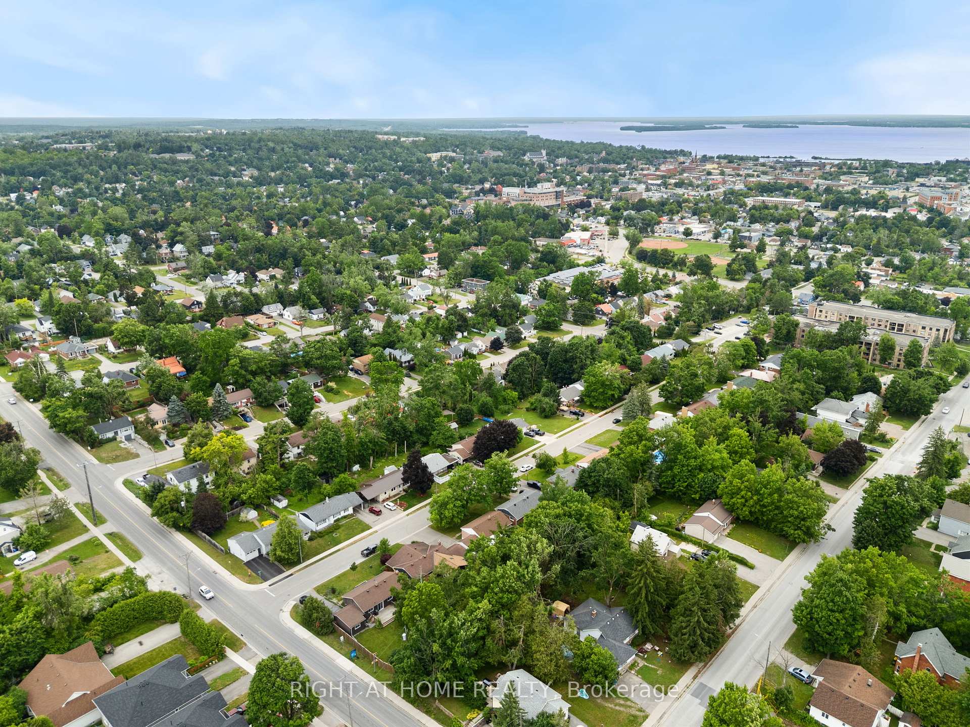 Photo 28 of 52 Elmer Avenue, Orillia — HOMEH