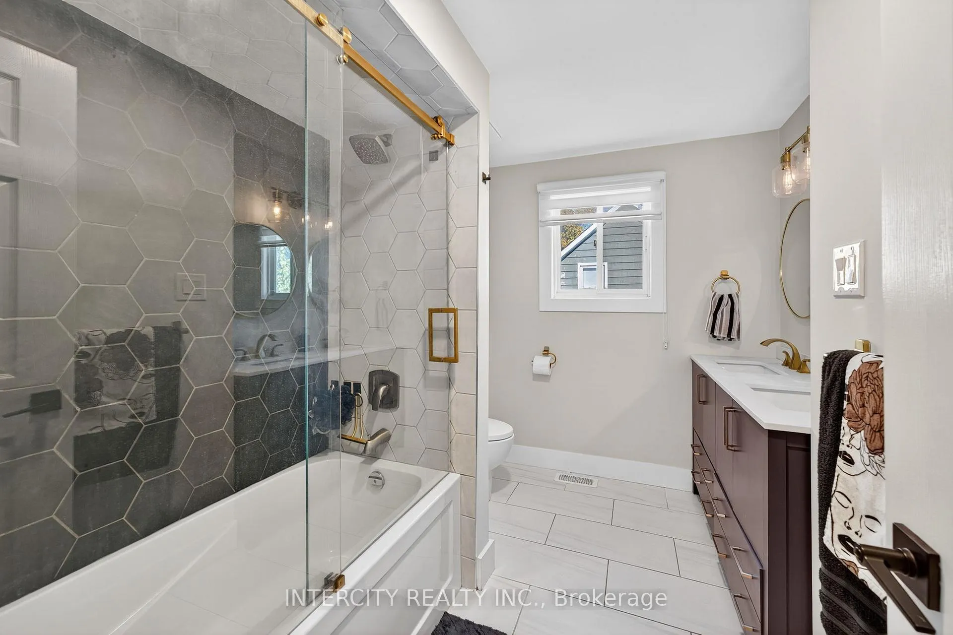 Photo 24 of 107 Albert Street E, New Tecumseth, Alliston — HOMEH