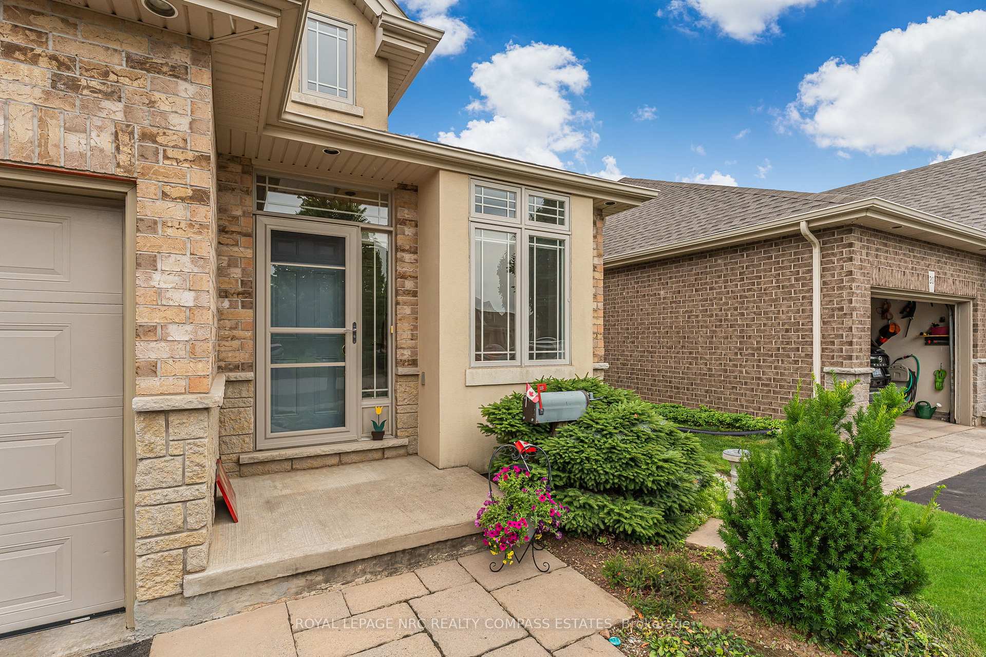 Photo 4 of 18 Willson Crossing, Pelham, Fonthill — HOMEH