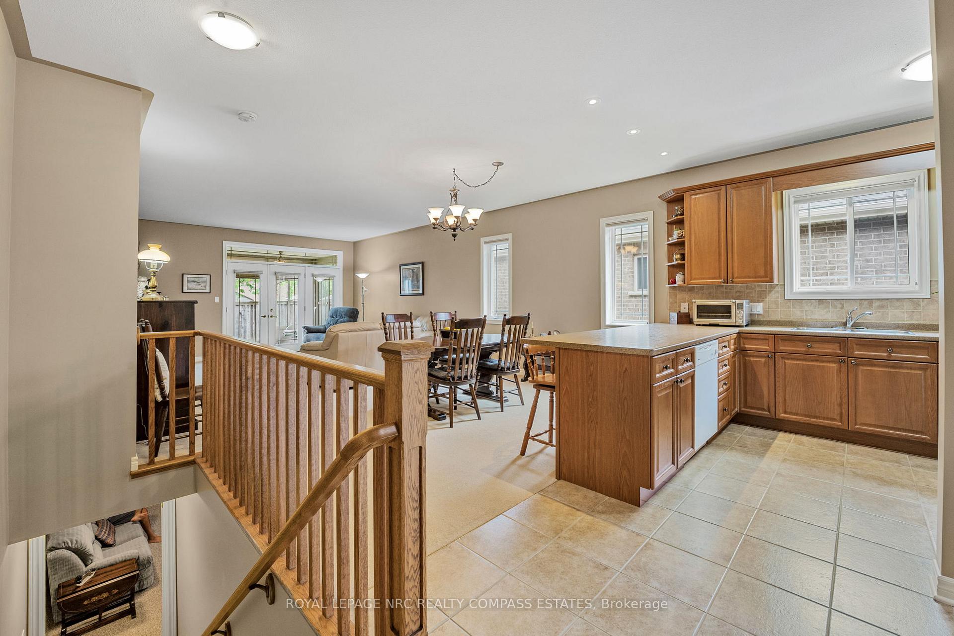 Photo 12 of 18 Willson Crossing, Pelham, Fonthill — HOMEH