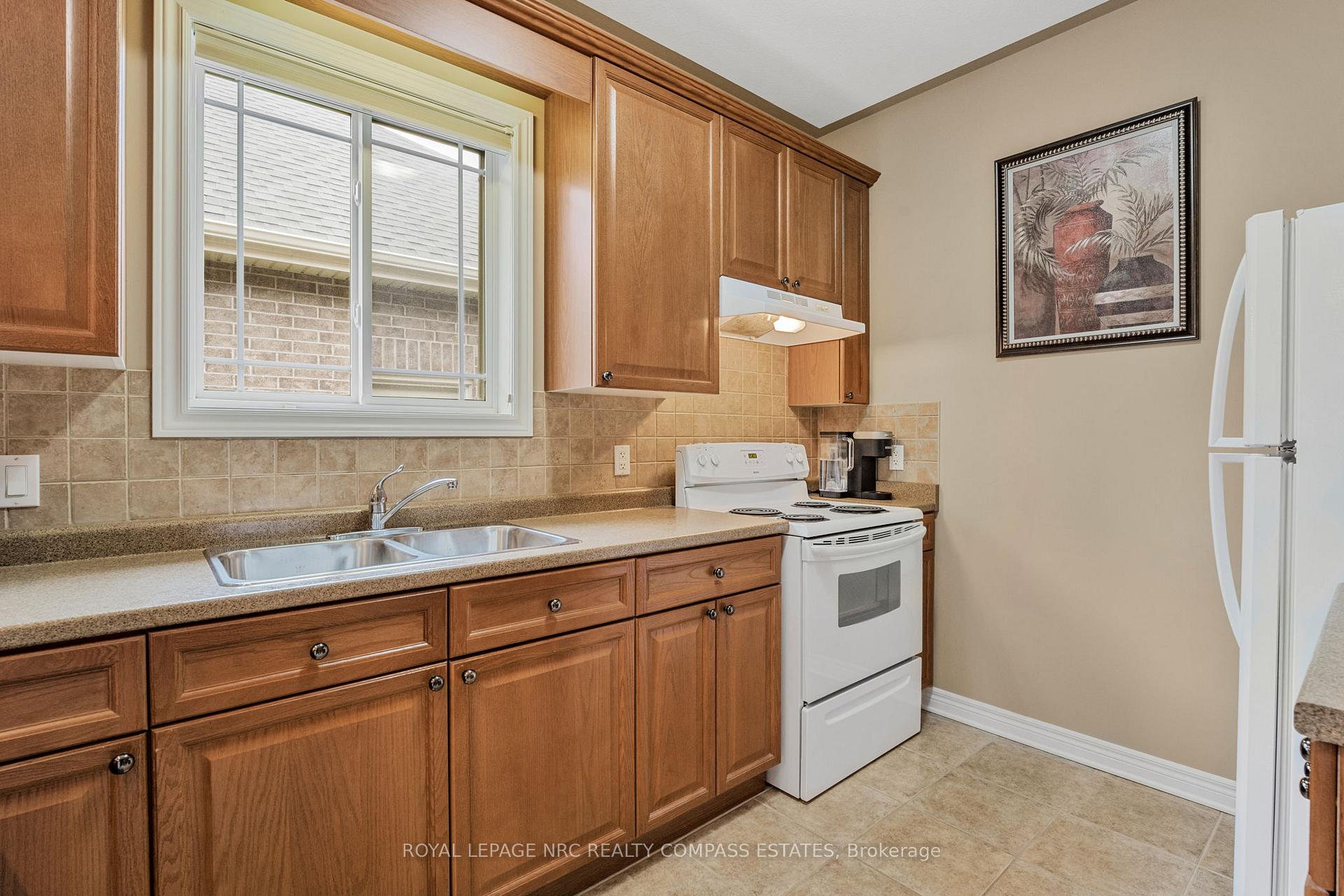Photo 15 of 18 Willson Crossing, Pelham, Fonthill — HOMEH