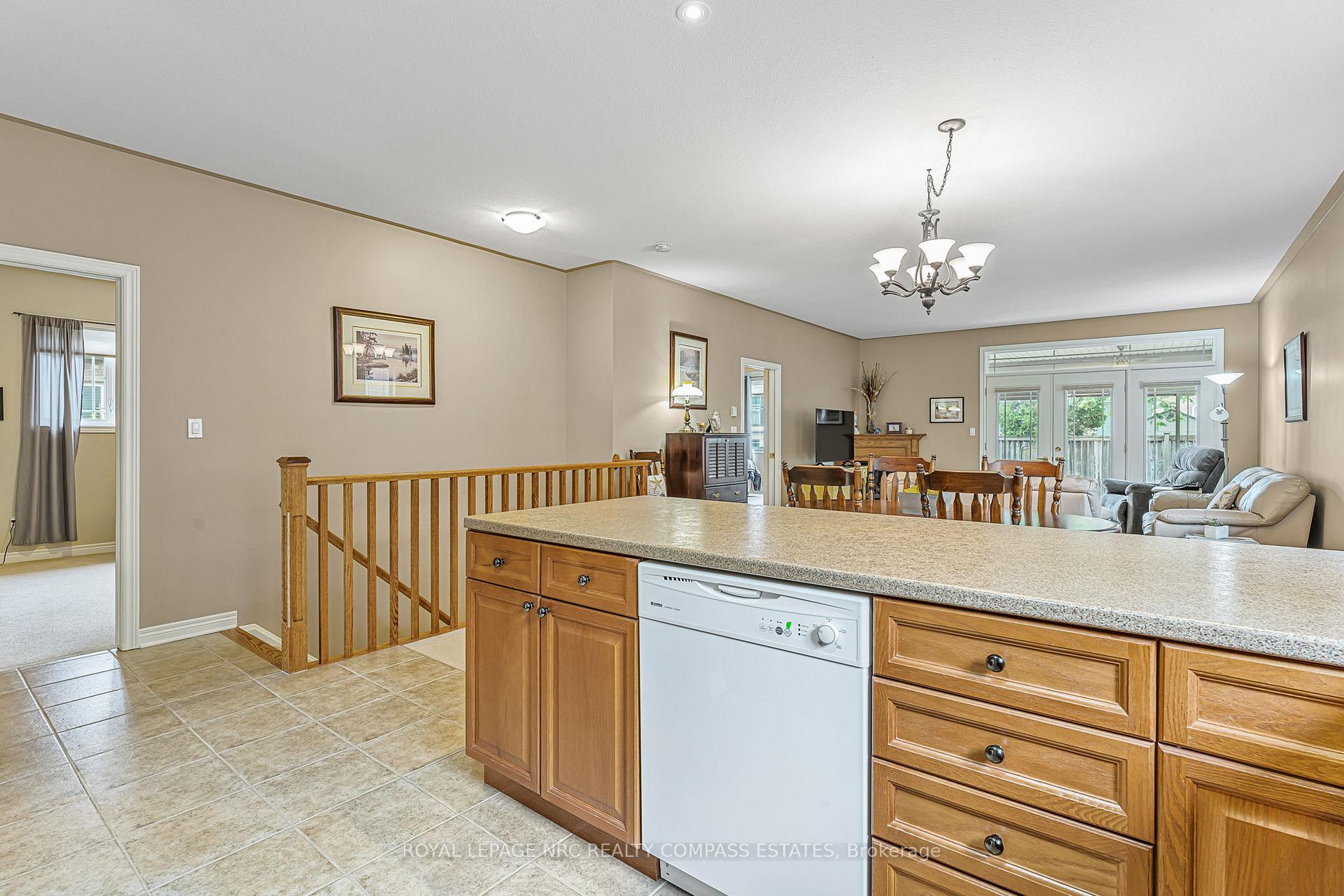 Photo 17 of 18 Willson Crossing, Pelham, Fonthill — HOMEH