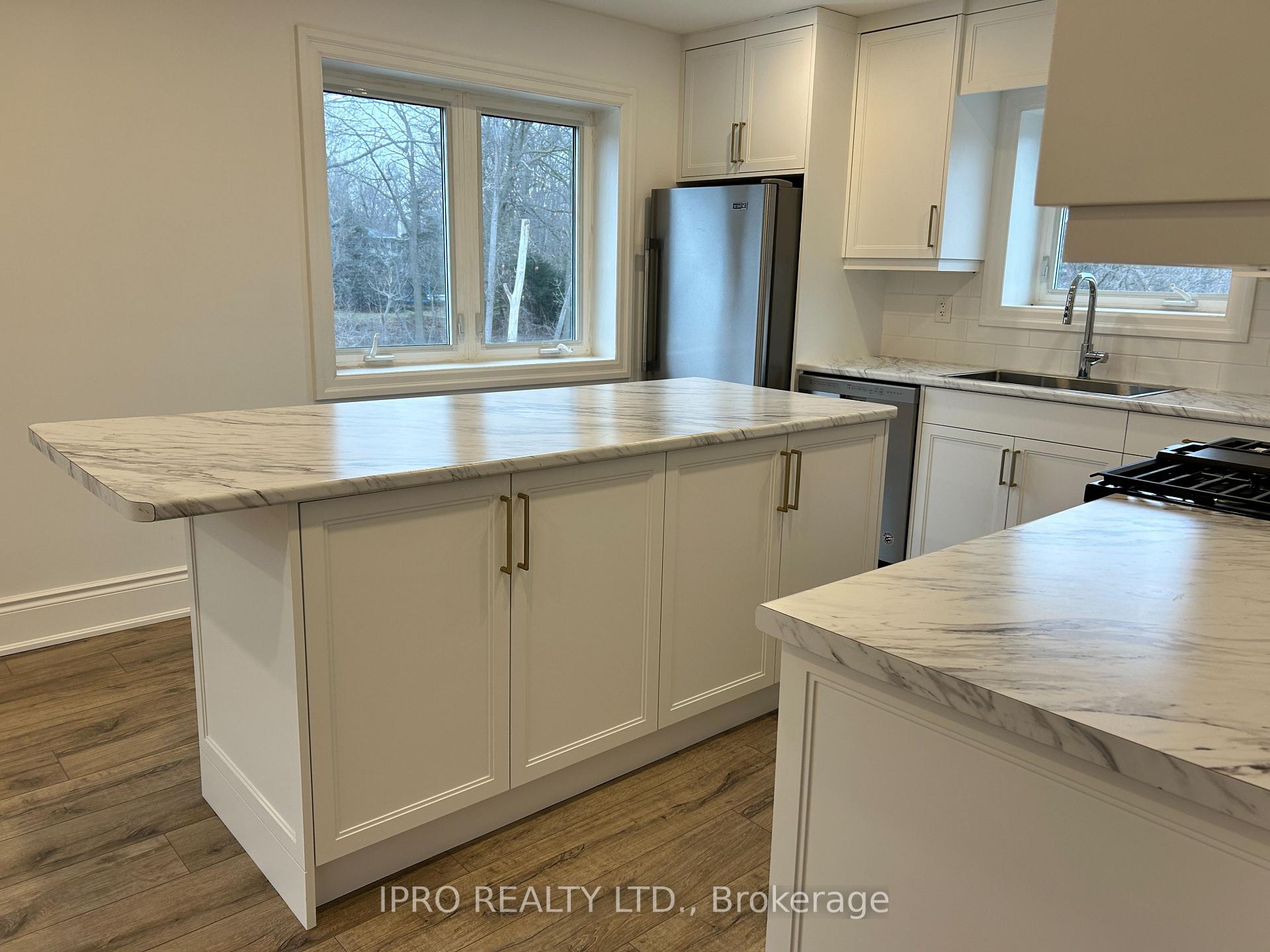 Front of Unit 2, 1661 Lakeshore Road W