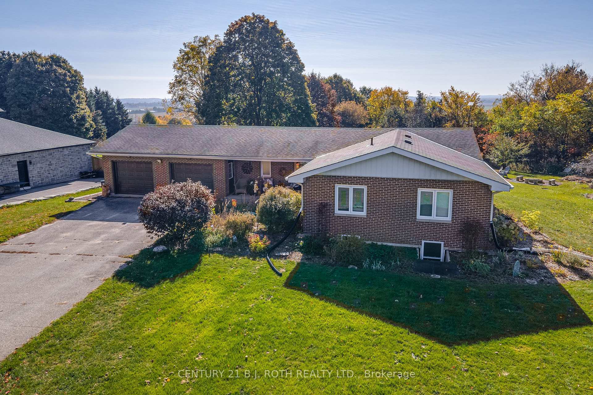 Photo 2 of 6495 13th Line, New Tecumseth, Rural New Tecumseth — HOMEH