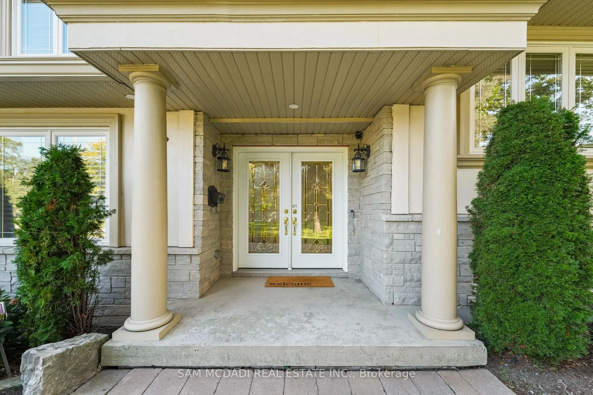 Photo 2 of 724 Atoka Drive, Mississauga, Lorne Park — HOMEH