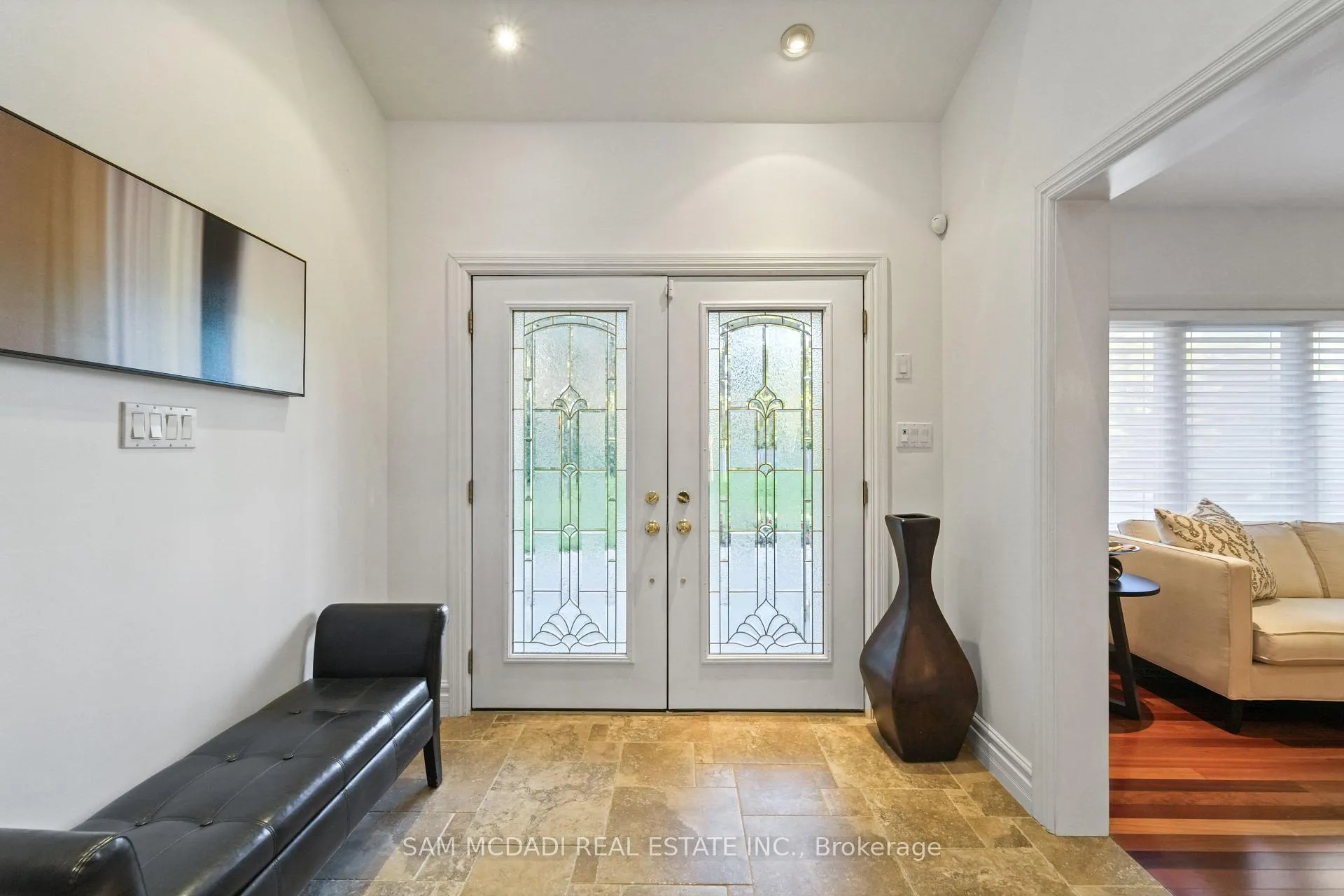 Photo 3 of 724 Atoka Drive, Mississauga, Lorne Park — HOMEH