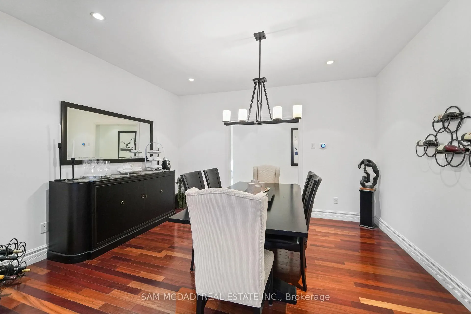 Photo 5 of 724 Atoka Drive, Mississauga, Lorne Park — HOMEH