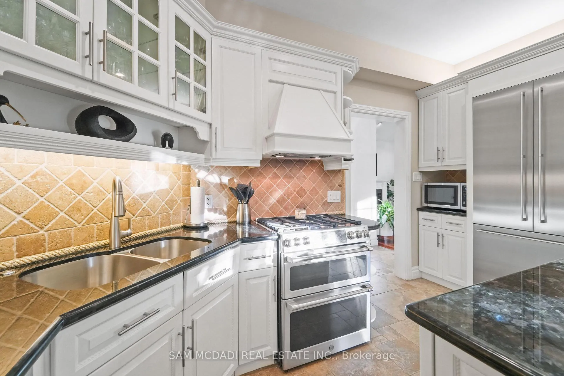Photo 10 of 724 Atoka Drive, Mississauga, Lorne Park — HOMEH