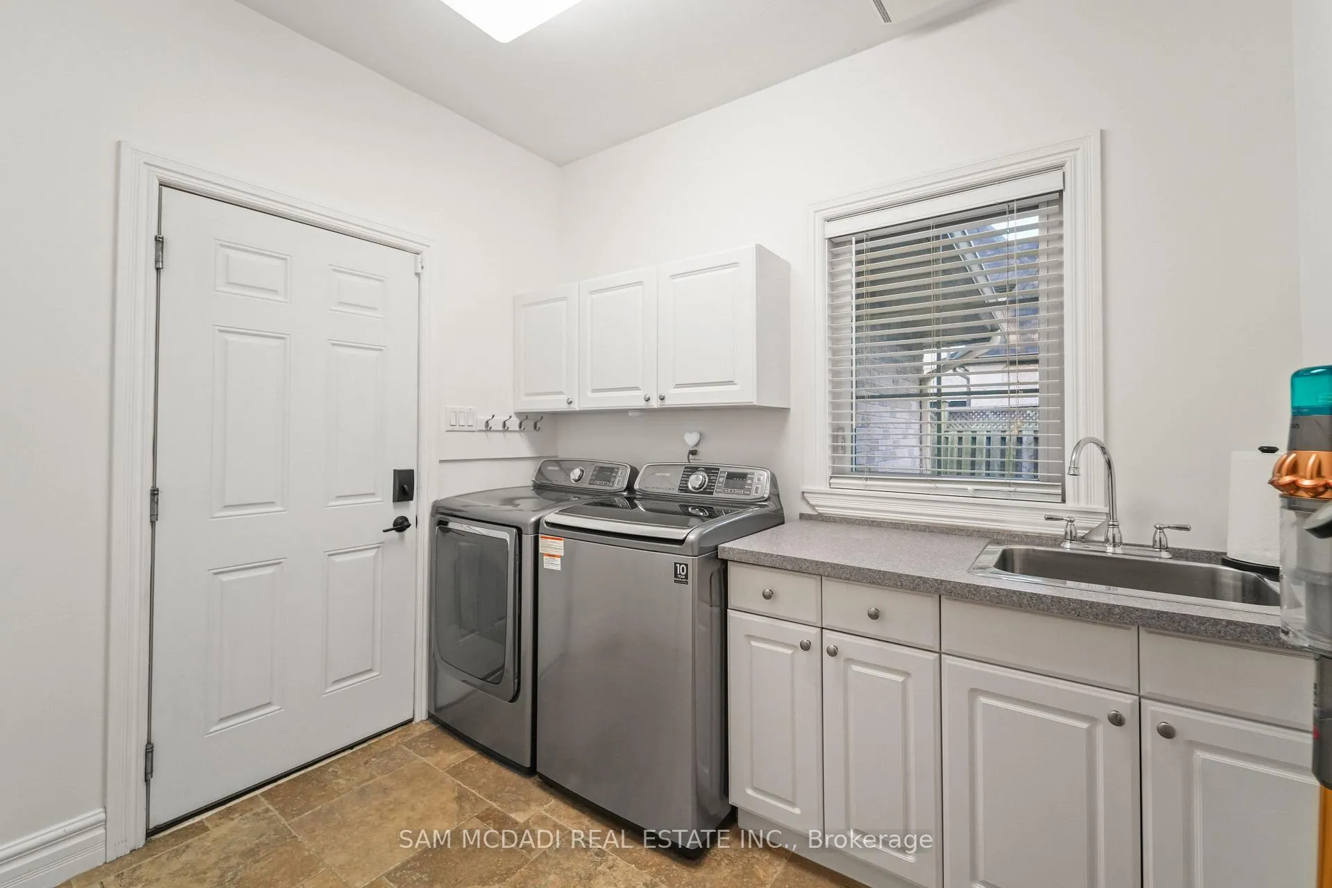 Photo 18 of 724 Atoka Drive, Mississauga, Lorne Park — HOMEH