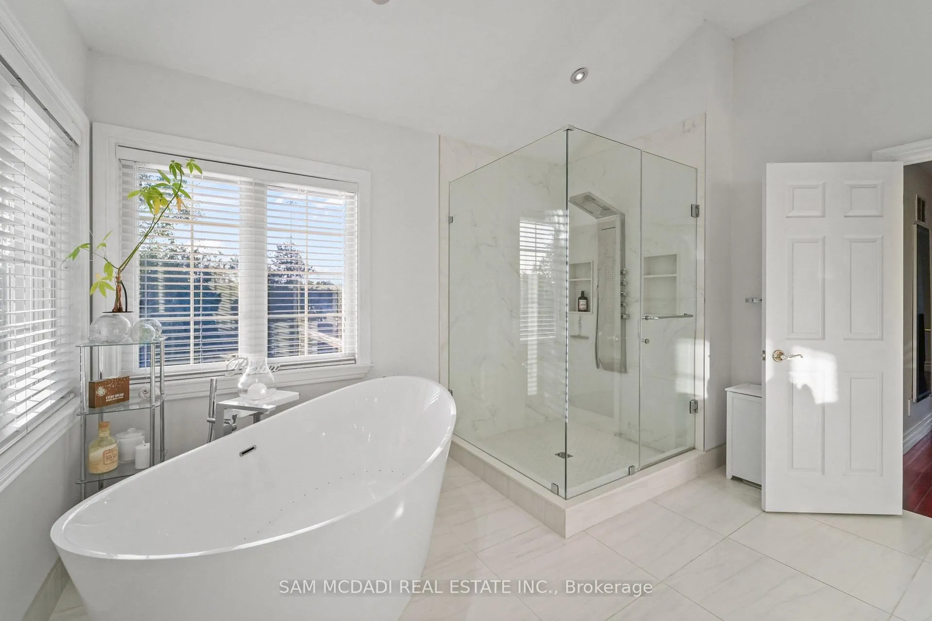 Photo 31 of 724 Atoka Drive, Mississauga, Lorne Park — HOMEH