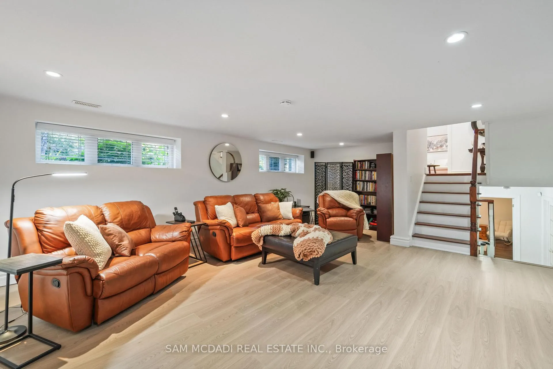 Photo 32 of 724 Atoka Drive, Mississauga, Lorne Park — HOMEH