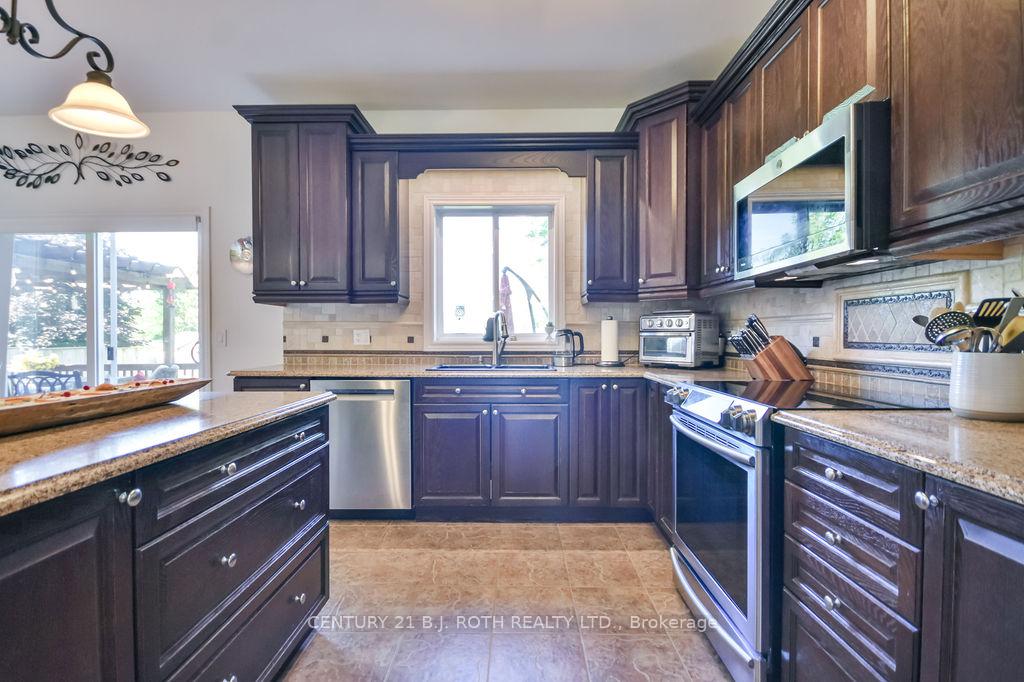 Photo 14 of 120 Atlantis Drive, Orillia — HOMEH