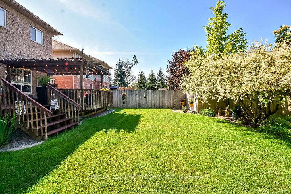 Photo 33 of 120 Atlantis Drive, Orillia — HOMEH