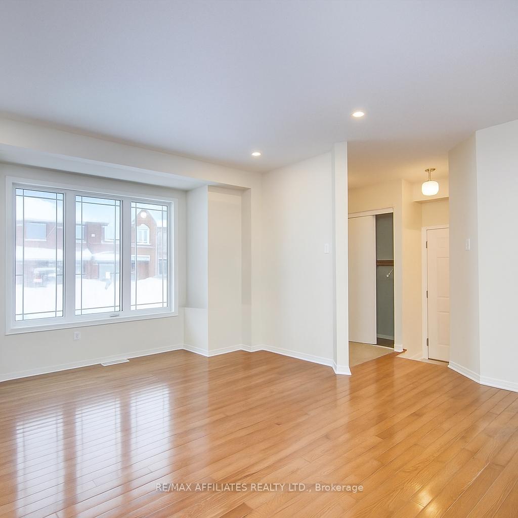 Photo 2 of 1040 Capreol Street, Ottawa, Avalon East — HOMEH