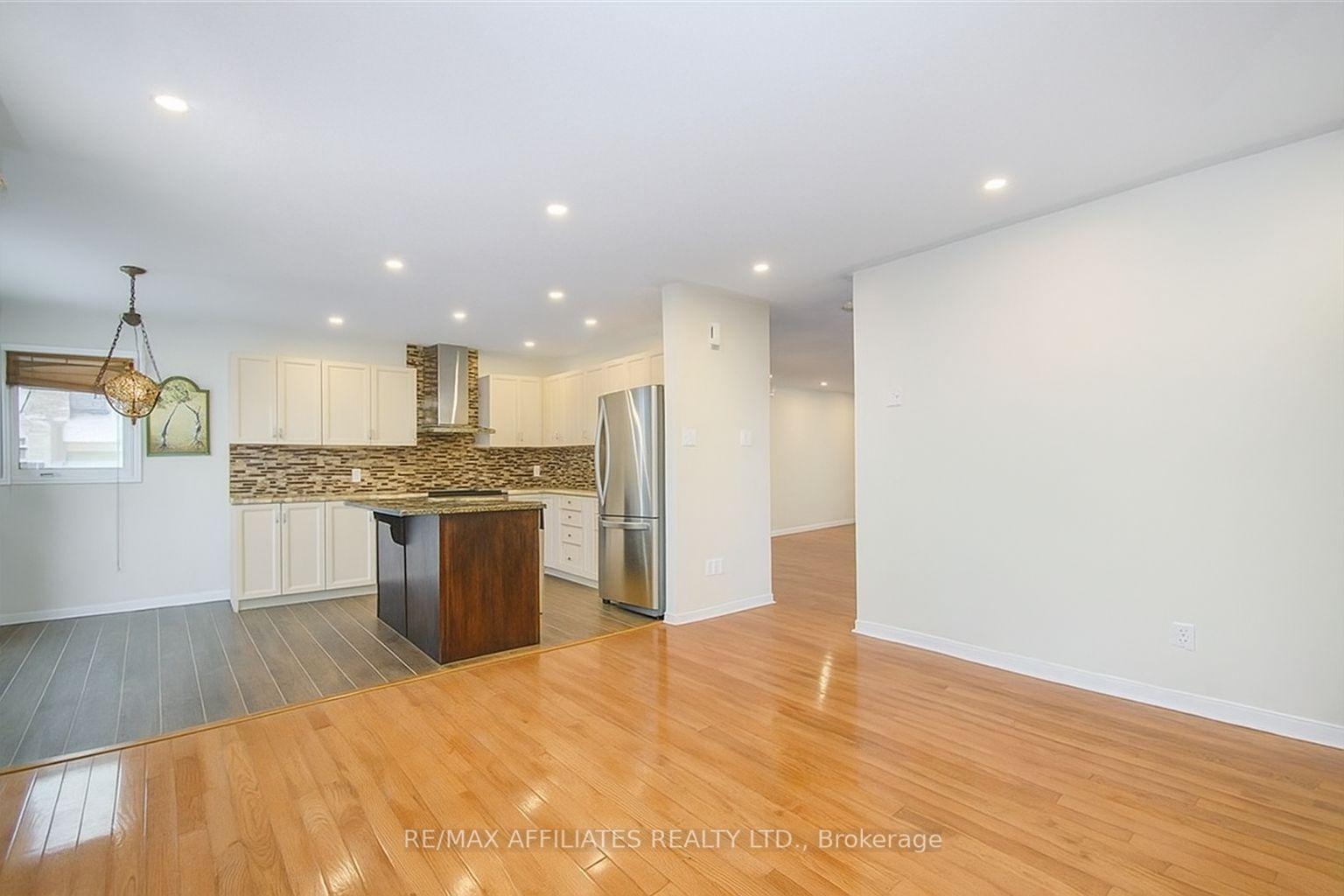 Photo 3 of 1040 Capreol Street, Ottawa, Avalon East — HOMEH