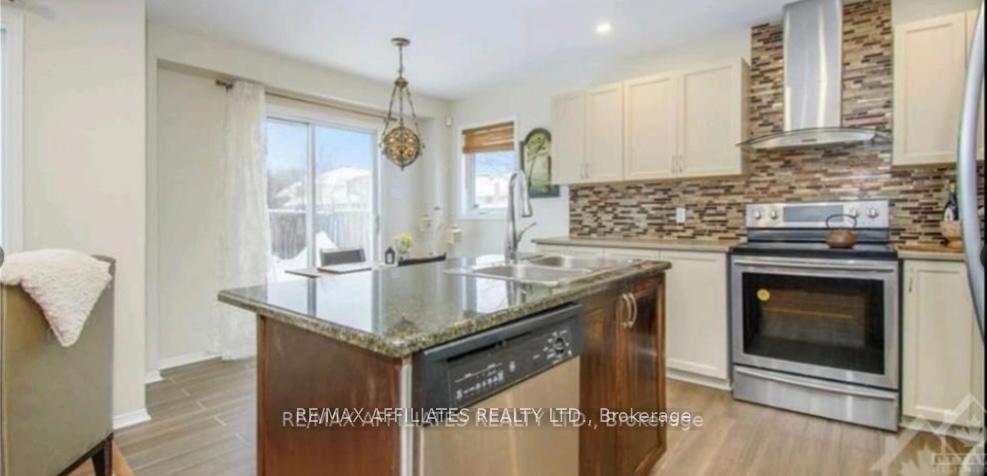 Photo 4 of 1040 Capreol Street, Ottawa, Avalon East — HOMEH