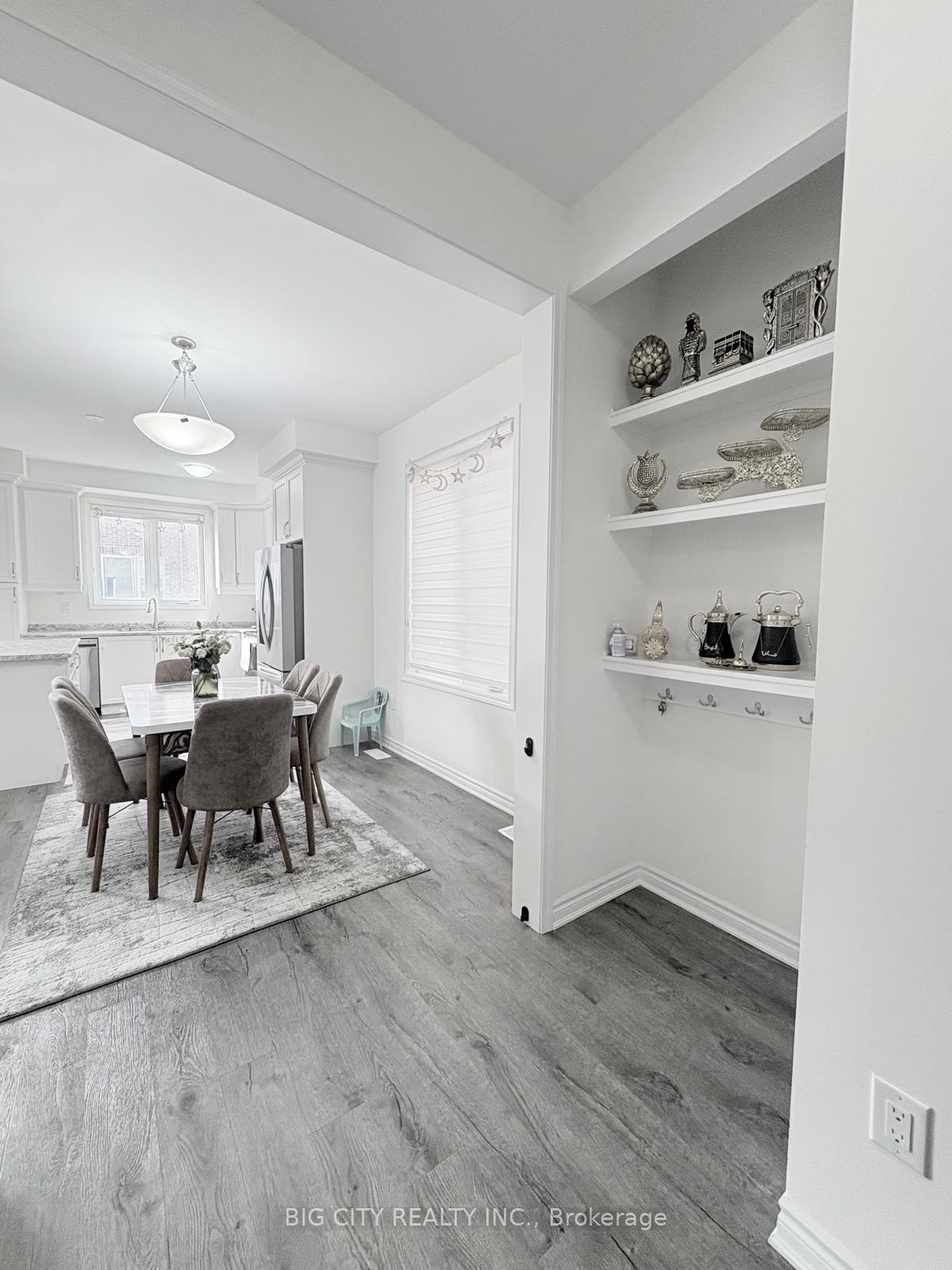 Photo 8 of 982 Cherry Court, Milton, Cobban — HOMEH