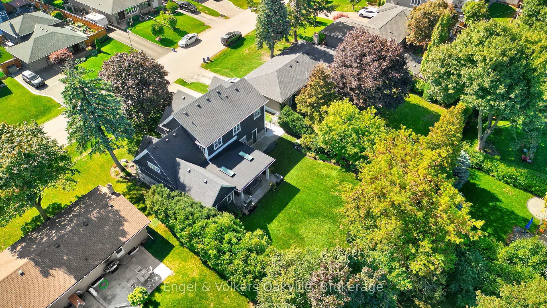 Photo 2 of 1378 Langdale Crescent, Oakville, Falgarwood — HOMEH