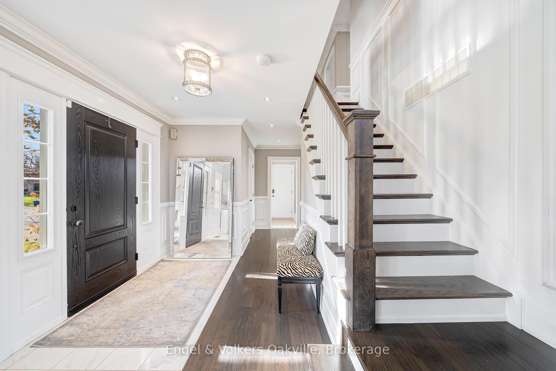 Photo 5 of 1378 Langdale Crescent, Oakville, Falgarwood — HOMEH