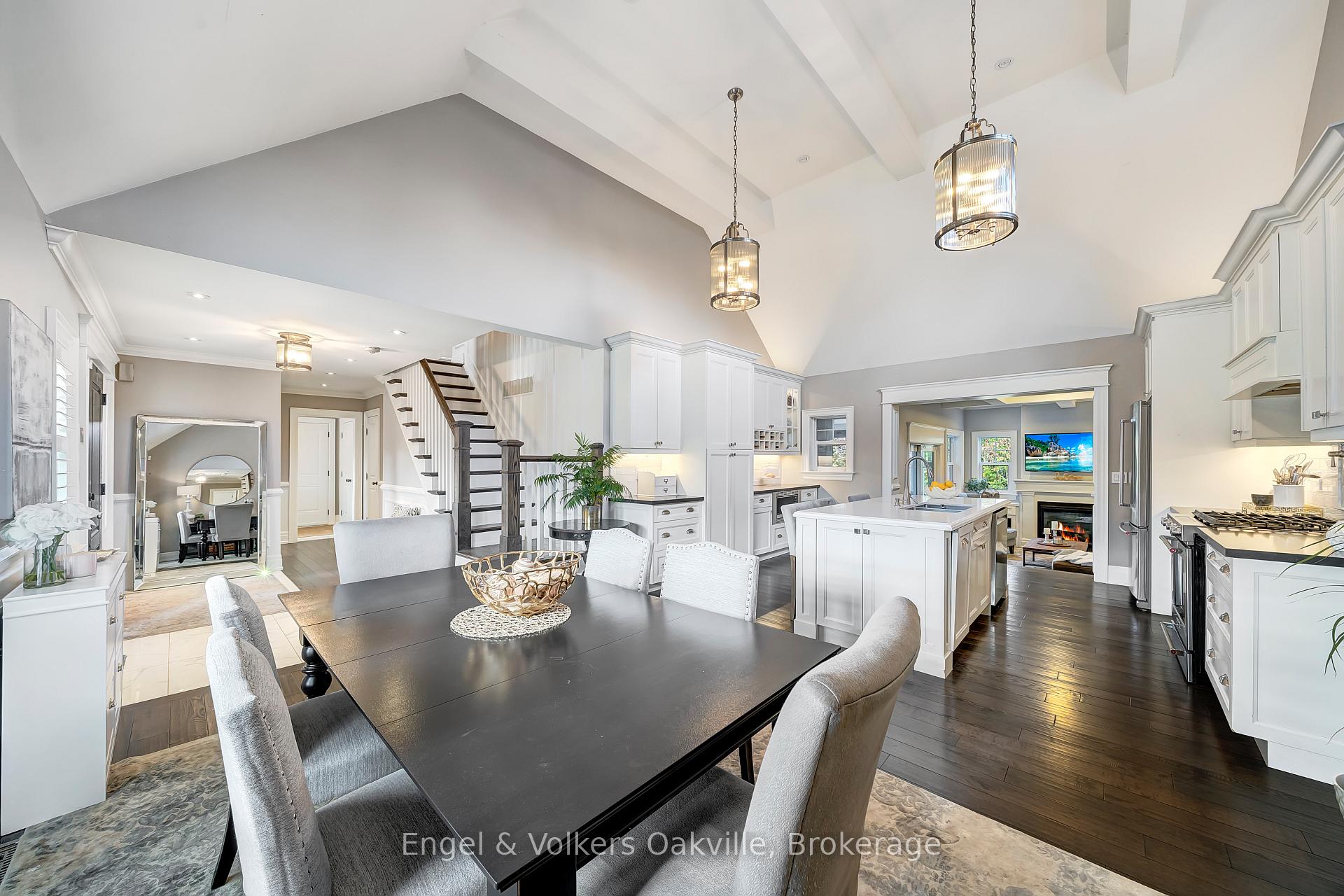 Photo 6 of 1378 Langdale Crescent, Oakville, Falgarwood — HOMEH