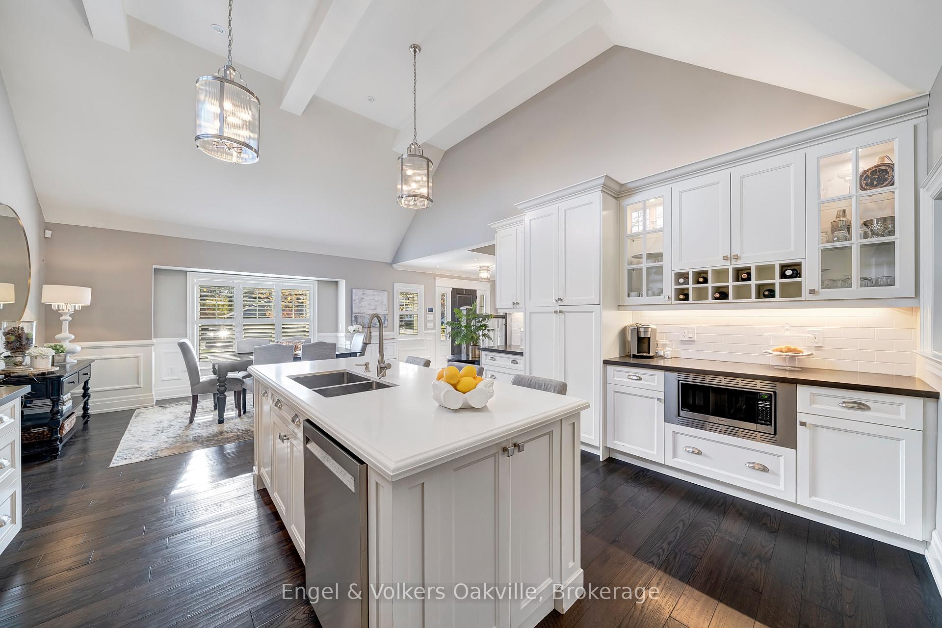 Photo 9 of 1378 Langdale Crescent, Oakville, Falgarwood — HOMEH