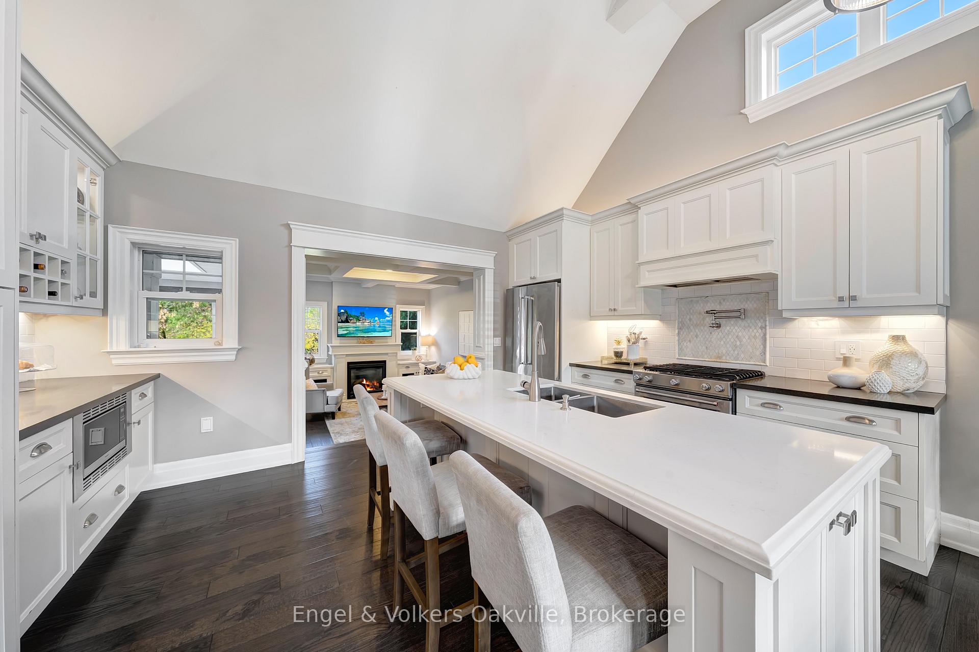 Photo 12 of 1378 Langdale Crescent, Oakville, Falgarwood — HOMEH