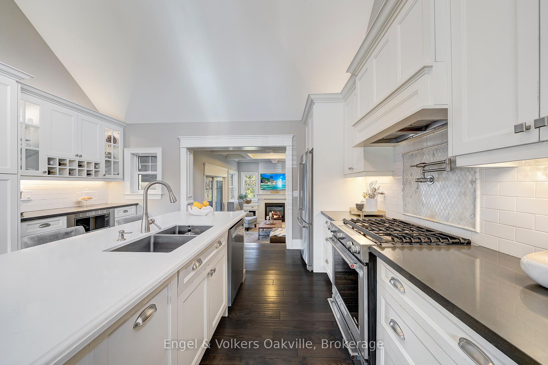 Photo 13 of 1378 Langdale Crescent, Oakville, Falgarwood — HOMEH