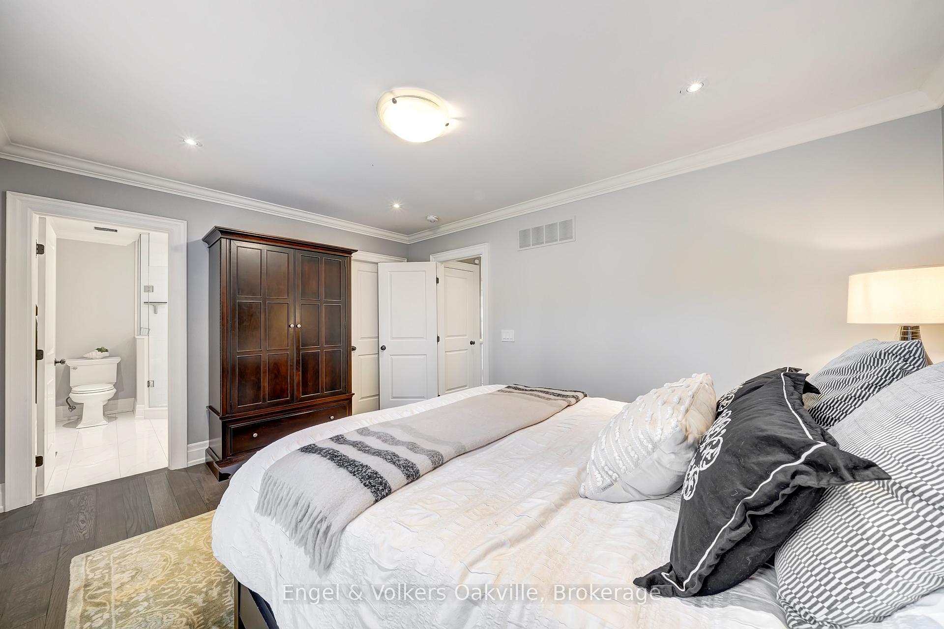 Photo 18 of 1378 Langdale Crescent, Oakville, Falgarwood — HOMEH
