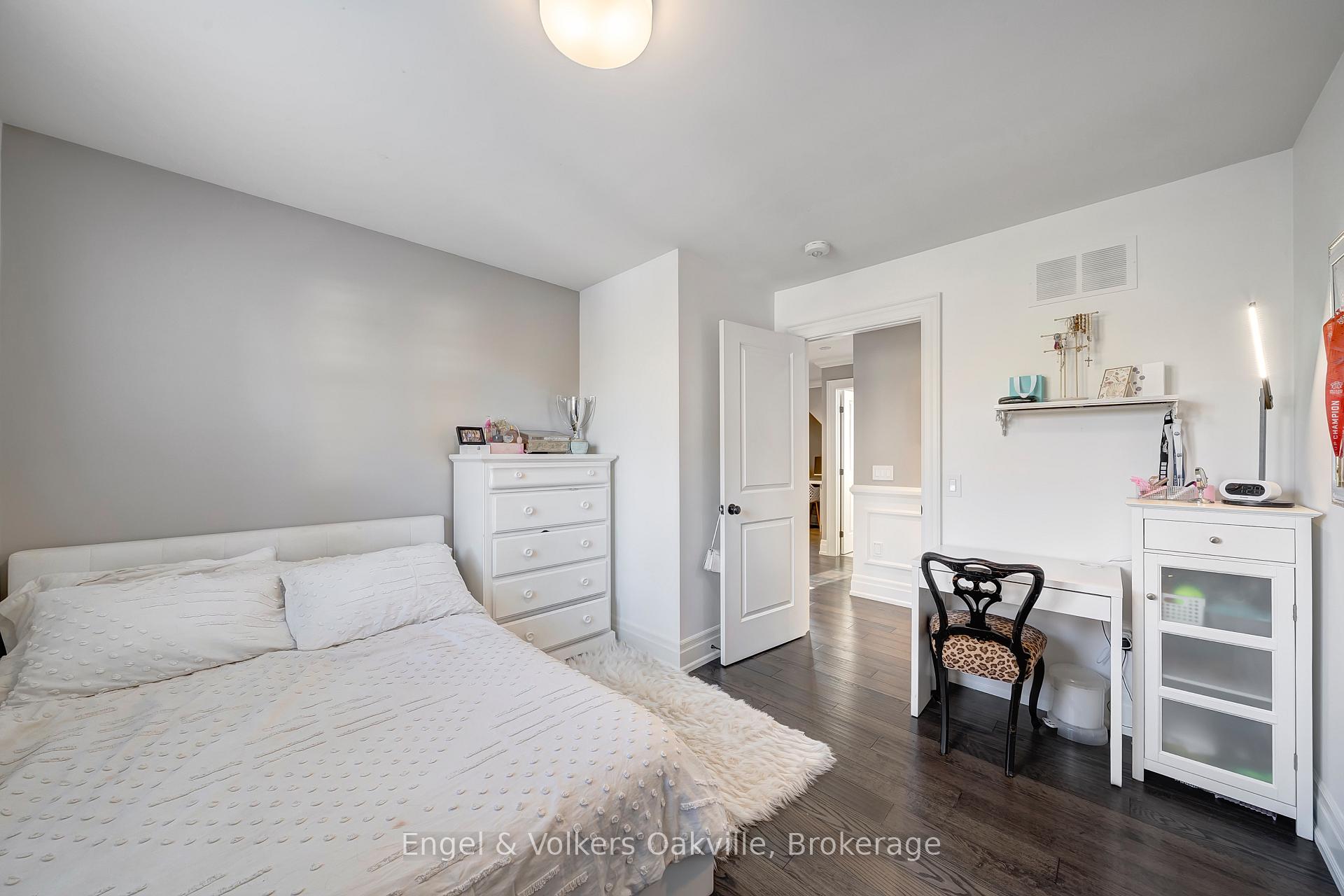 Photo 25 of 1378 Langdale Crescent, Oakville, Falgarwood — HOMEH