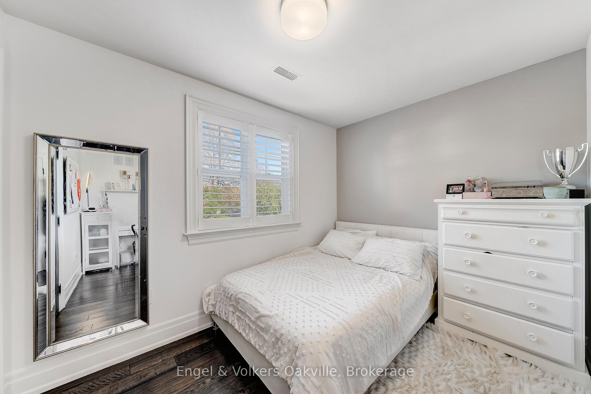 Photo 26 of 1378 Langdale Crescent, Oakville, Falgarwood — HOMEH