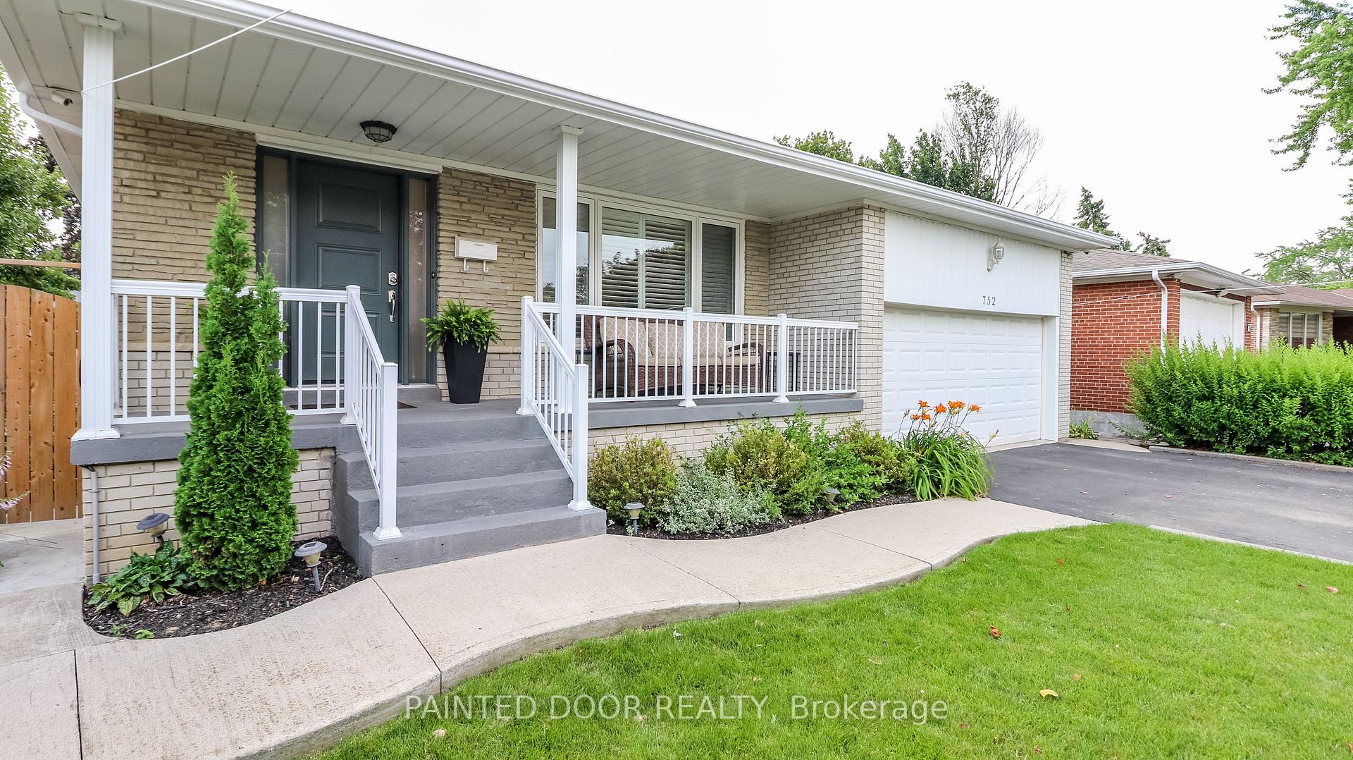 Photo 2 of 752 Silcote Road, Mississauga, Applewood — HOMEH