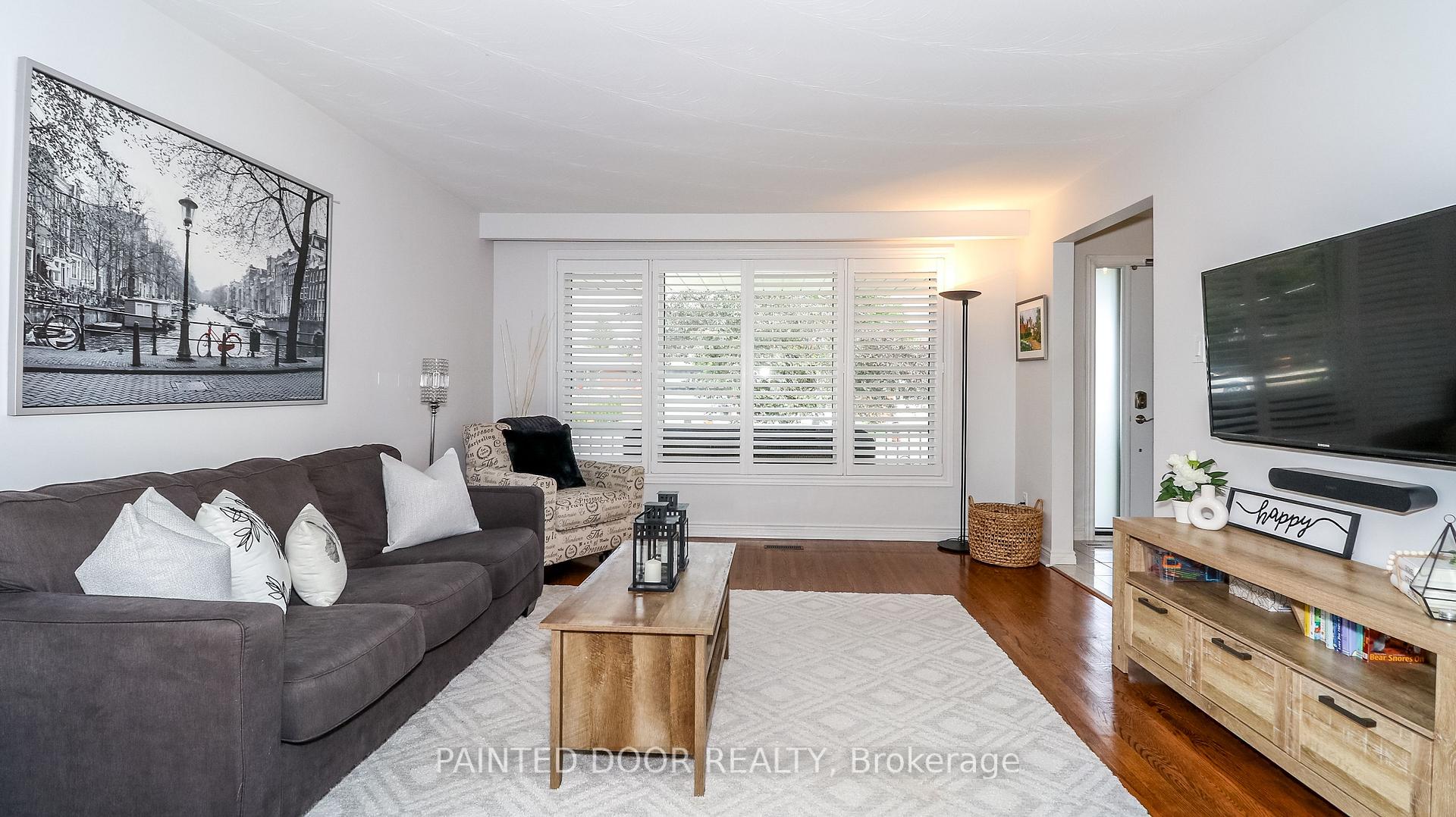 Photo 3 of 752 Silcote Road, Mississauga, Applewood — HOMEH